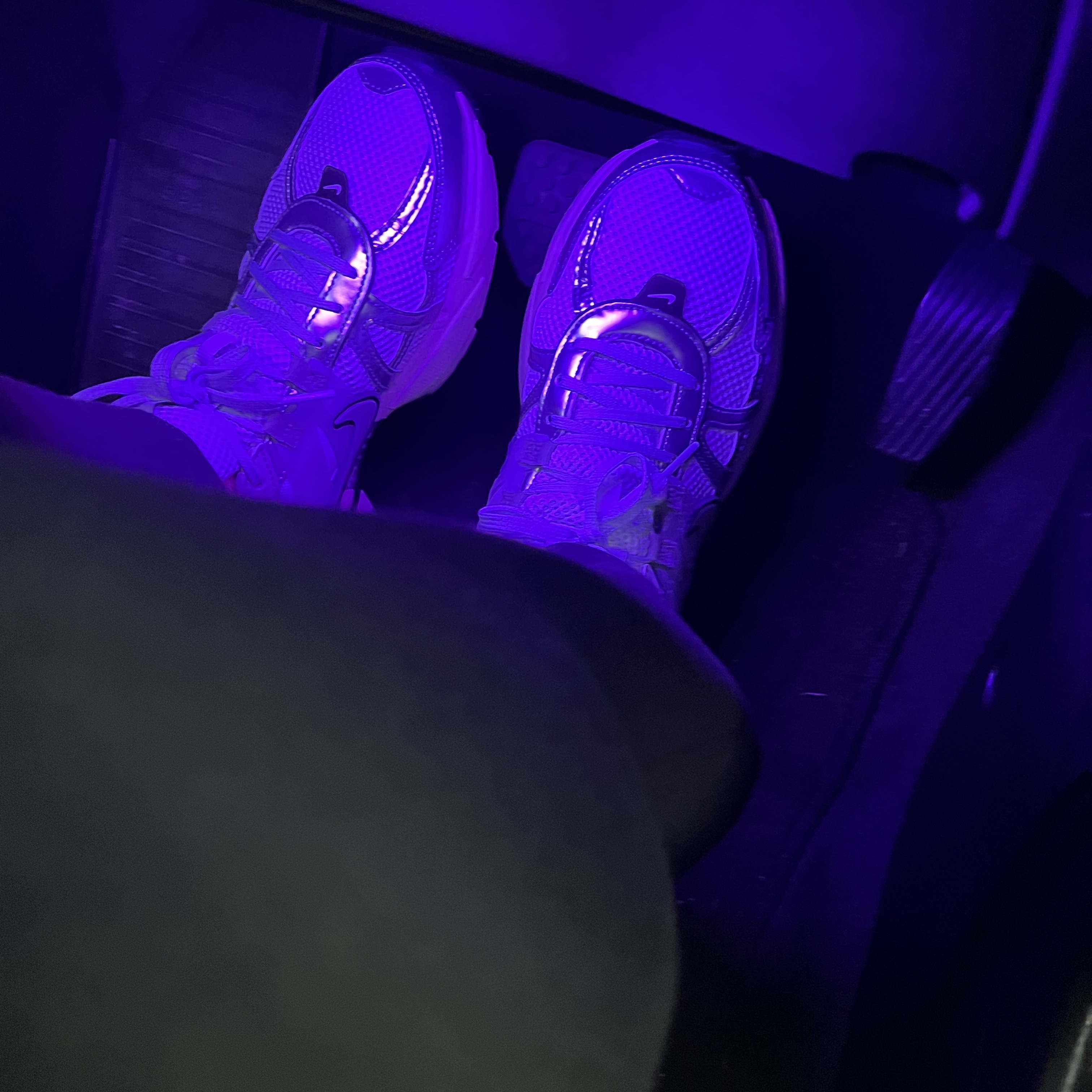 Nike V2K Run Summit White Metallic Silver 착용 스타일