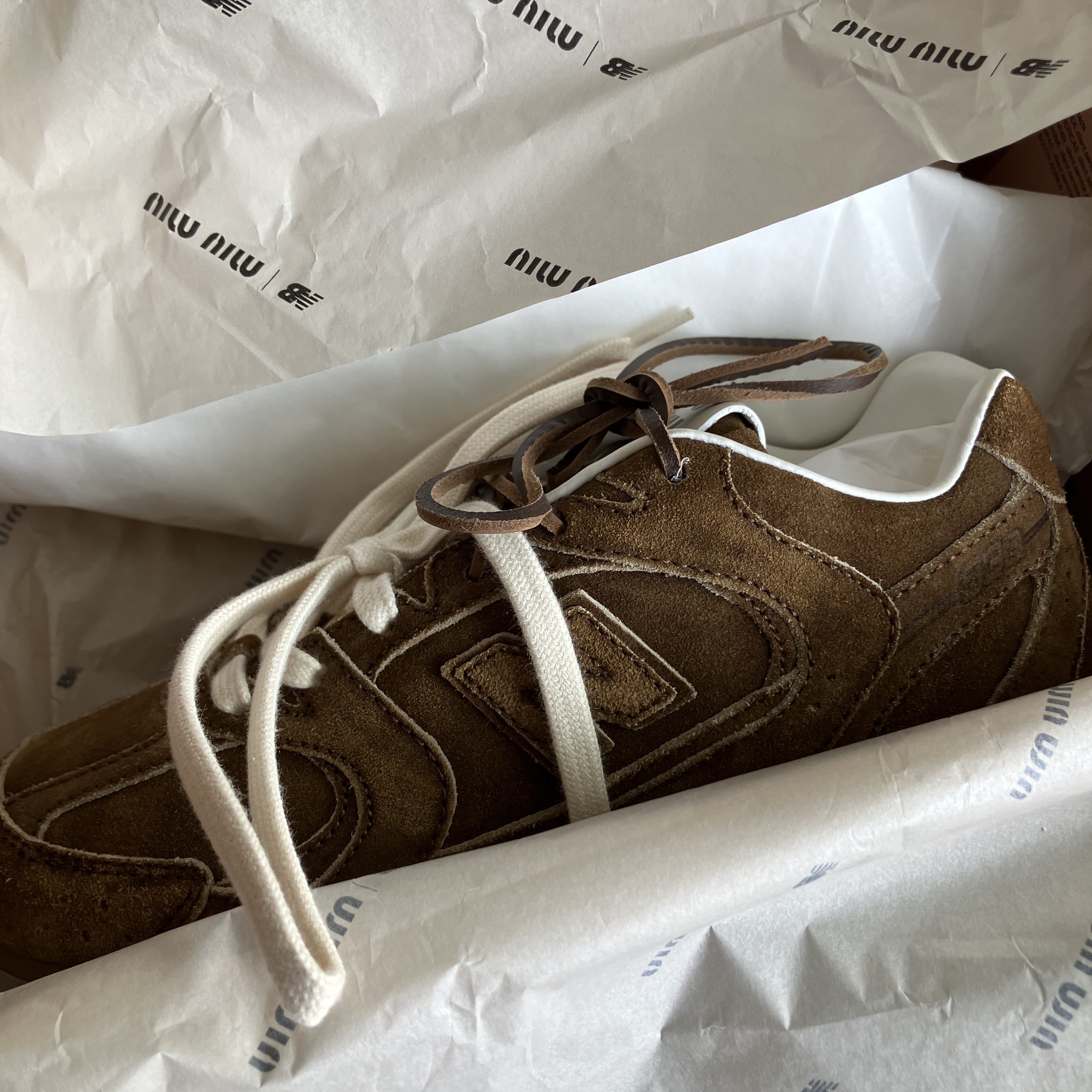 (W) New Balance x Miu Miu 530 Suede Mesh Sneakers Cinnamon 착용 스타일