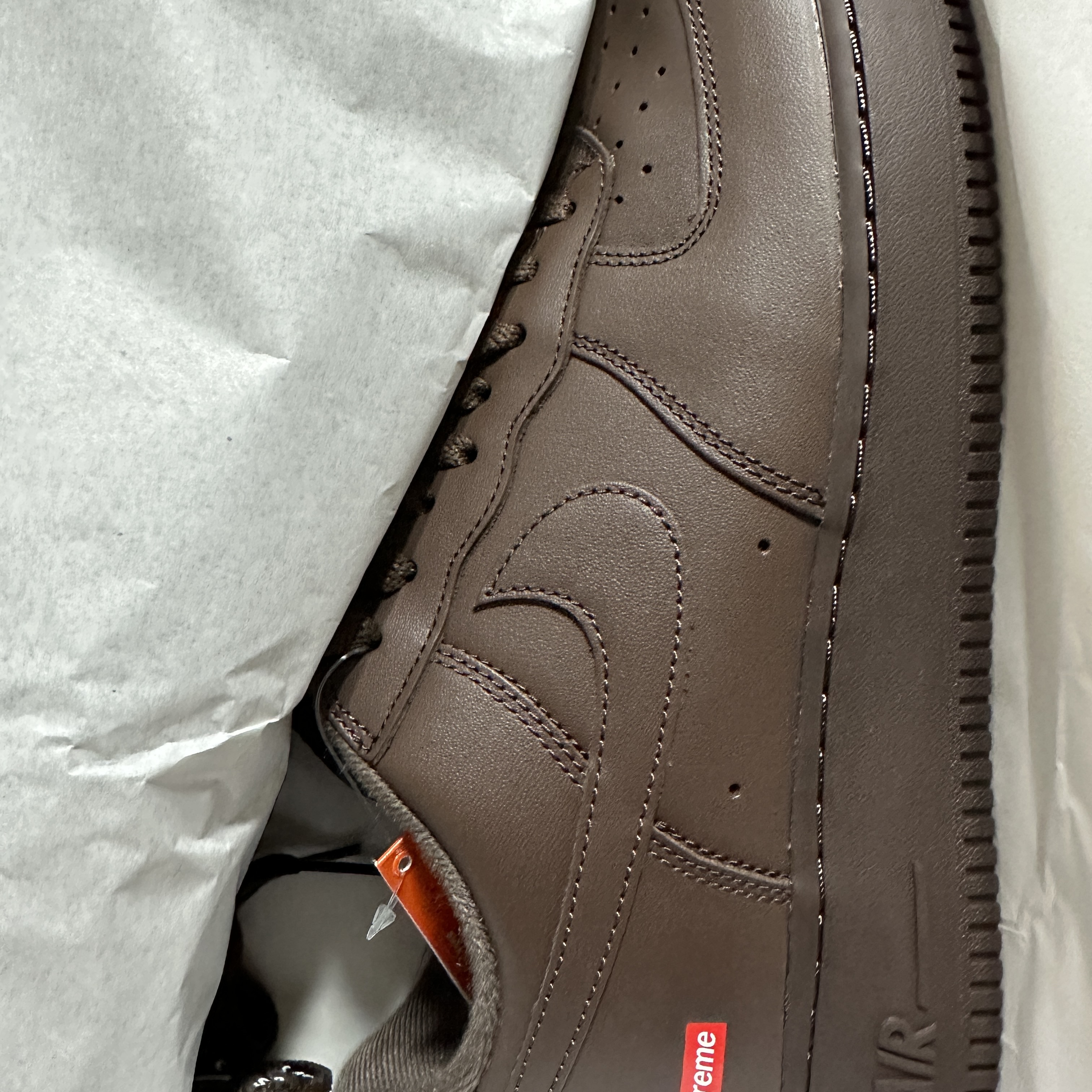 Nike x Supreme Air Force 1 Low Baroque Brown 착용 스타일