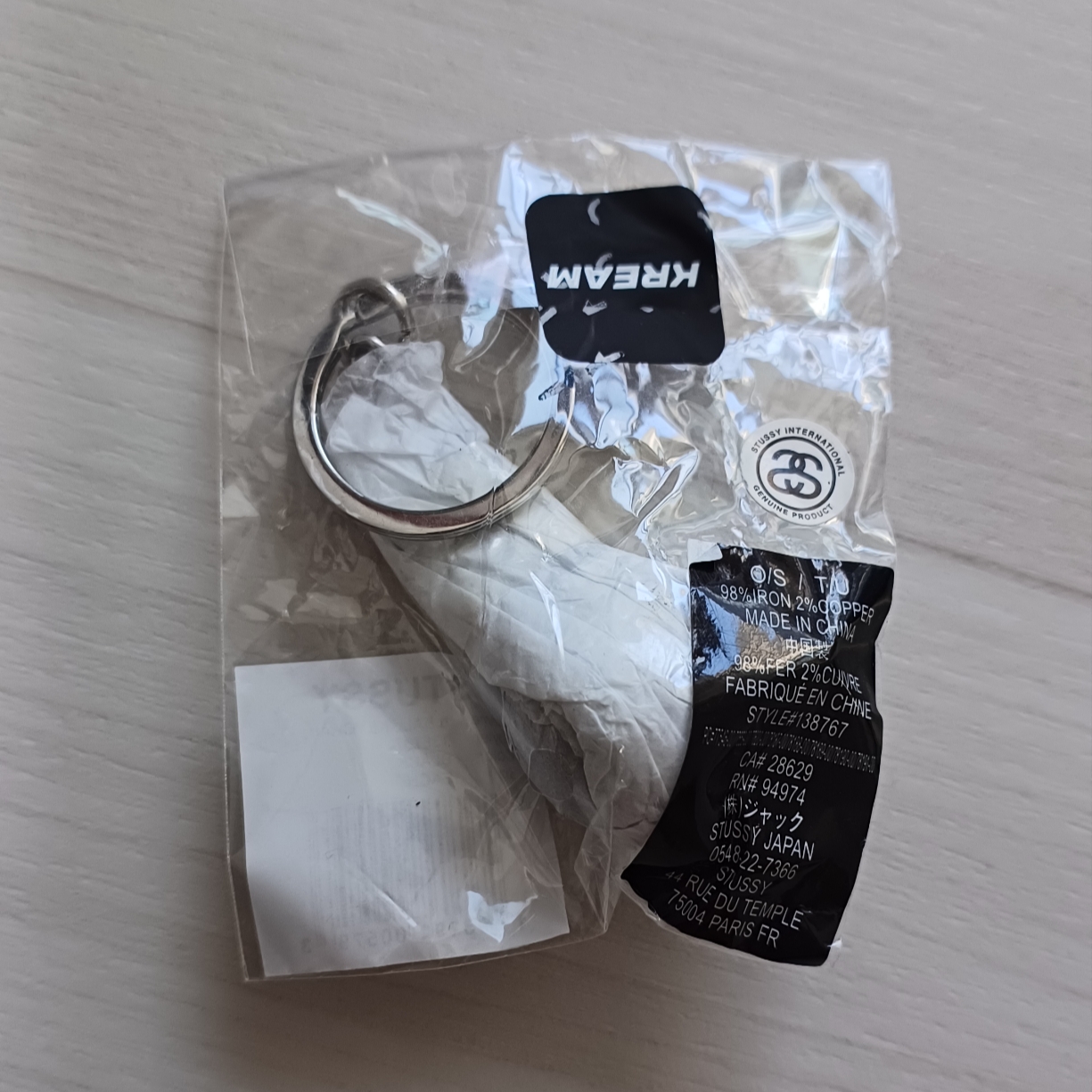 Stussy 8 Ball Keychain Black, Stussy Canvas Side Pouch Washed Black 착용 스타일 - 2