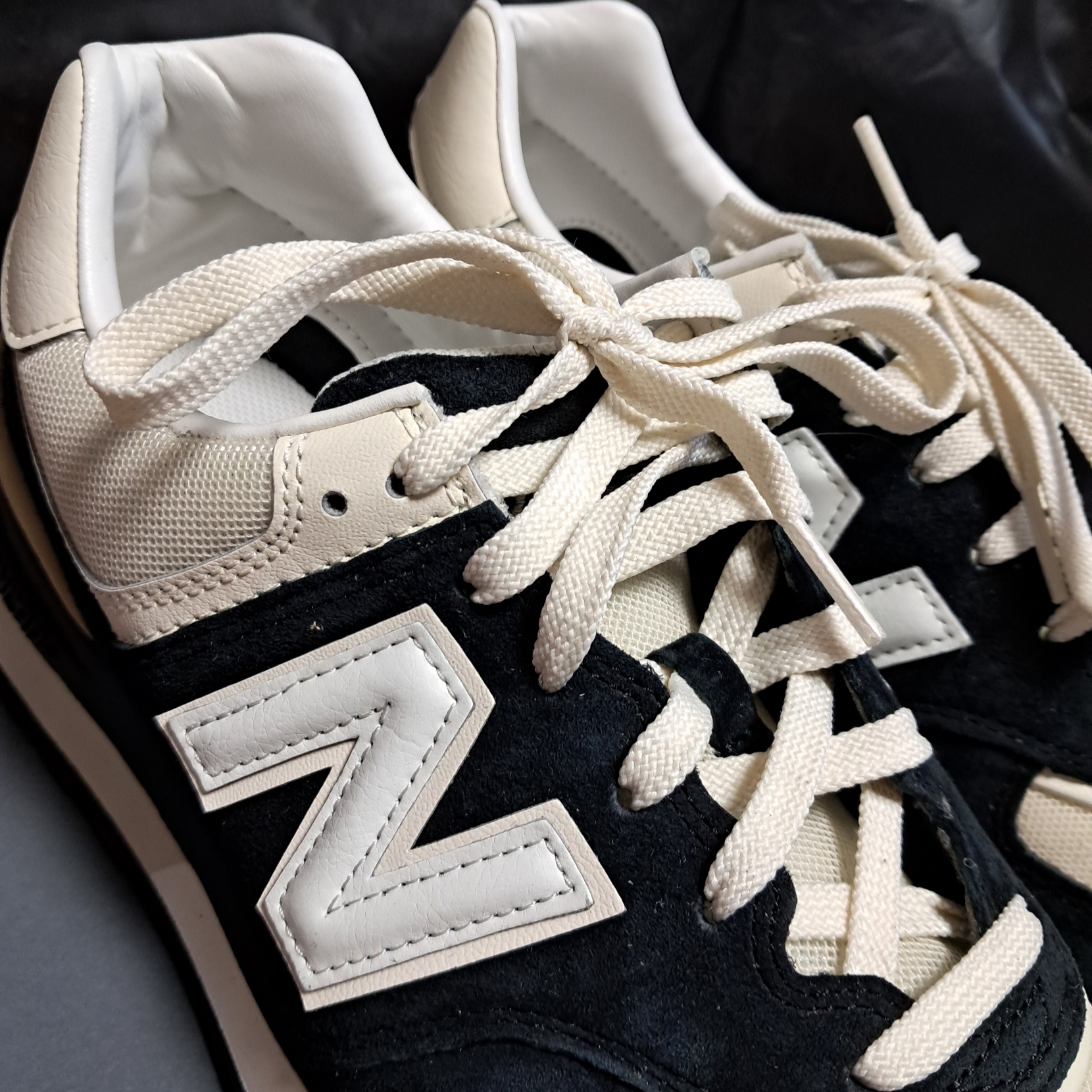 New Balance 574 Legacy Black Angora 착용 스타일