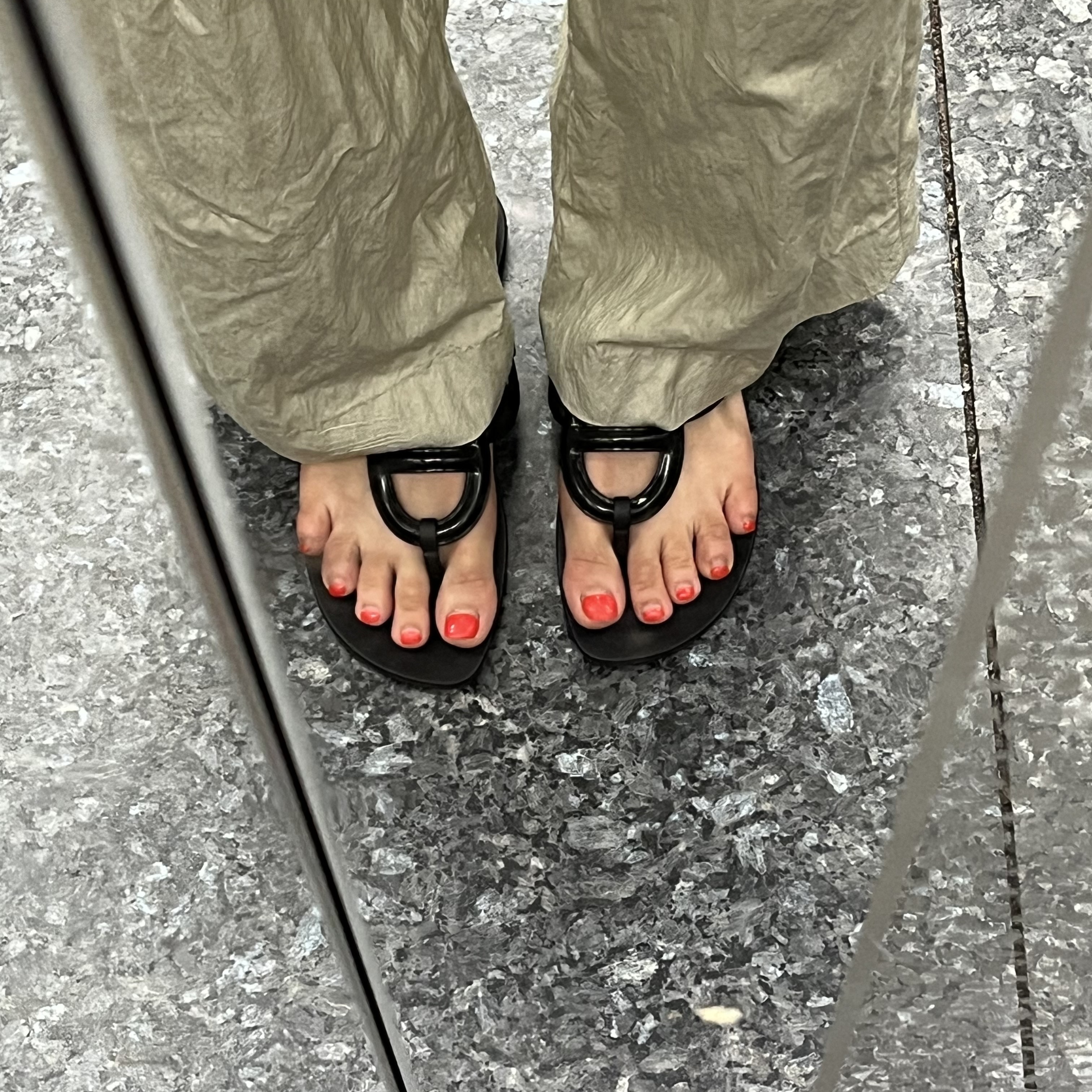 (W) Hermes Egerie Sandal Noir 착용 스타일