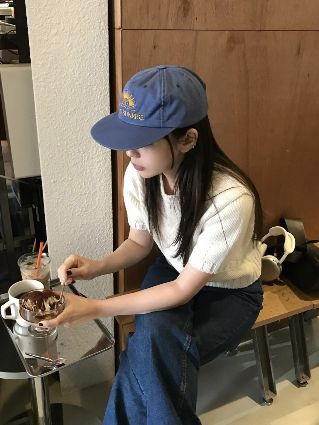Hello Sunrise Washed HS Arch Logo 6Panel Cap Navy & Orange, Apple AirPods Max Lightning Silver (Korean Ver.) 착용 스타일 - 3