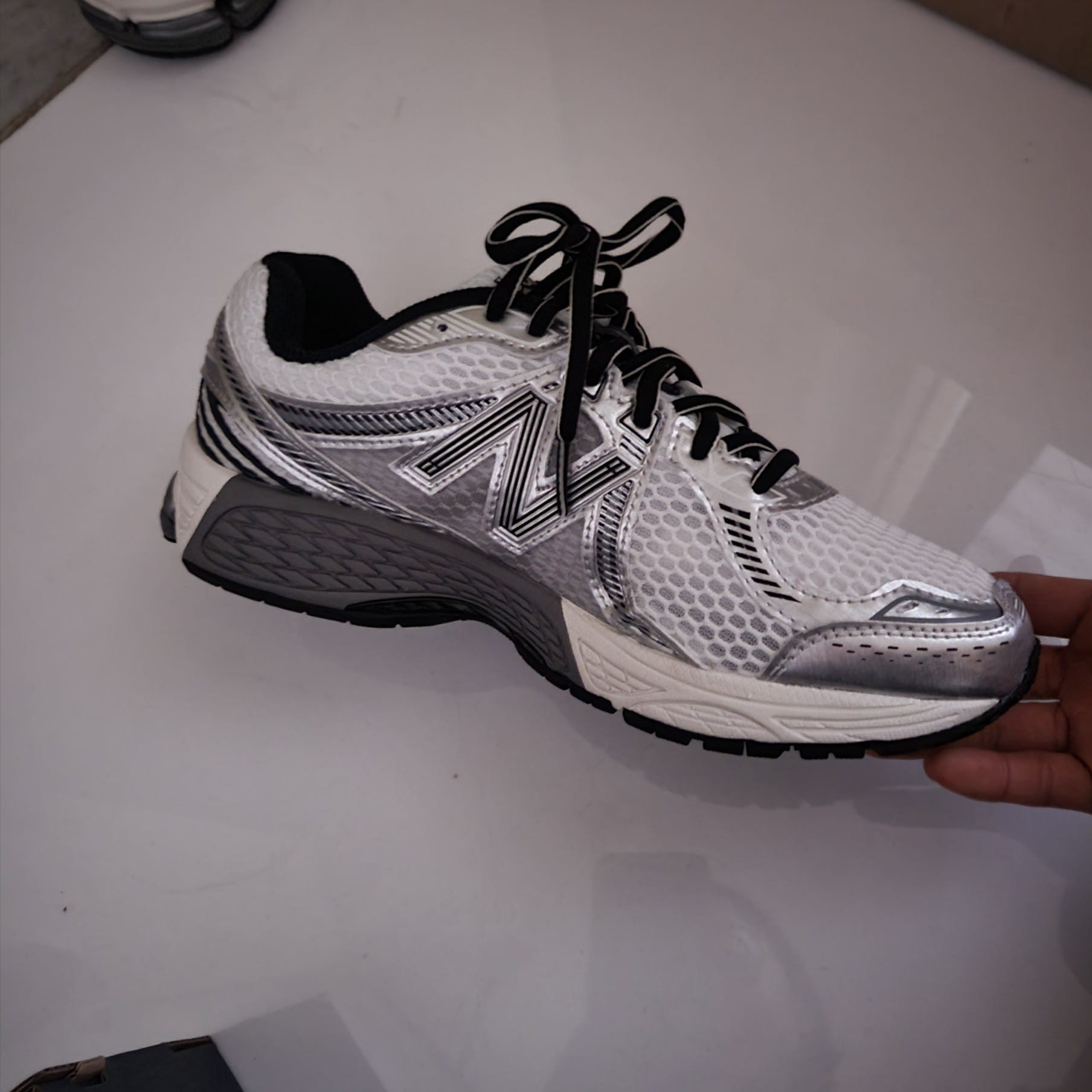 New Balance 860v2 Optic White 착용 스타일 - 1