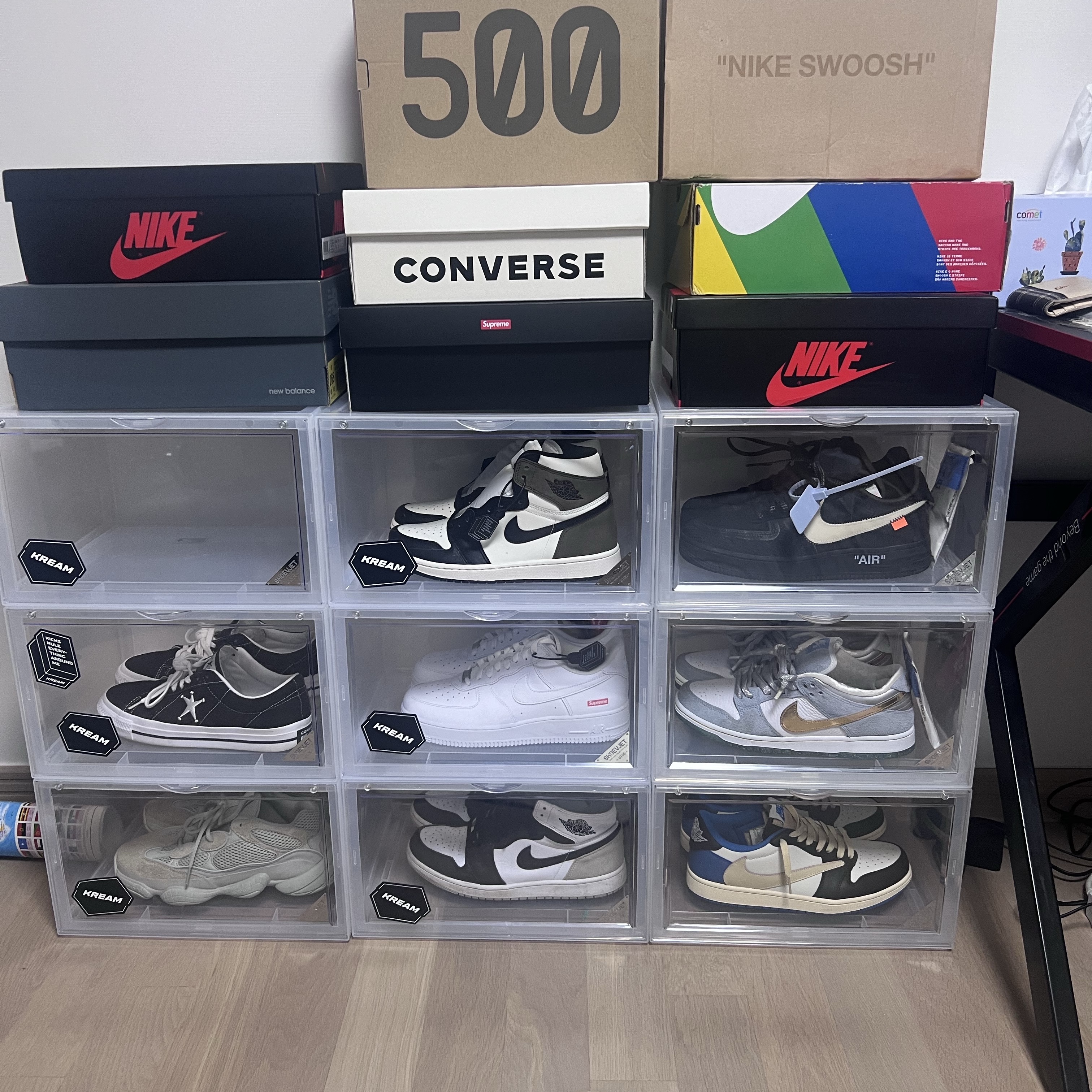 Jordan 1 x Travis Scott x Fragment Retro Low OG SP Military Blue, Nike x Sean Cliver SB Dunk Low Holiday Special 착용 스타일