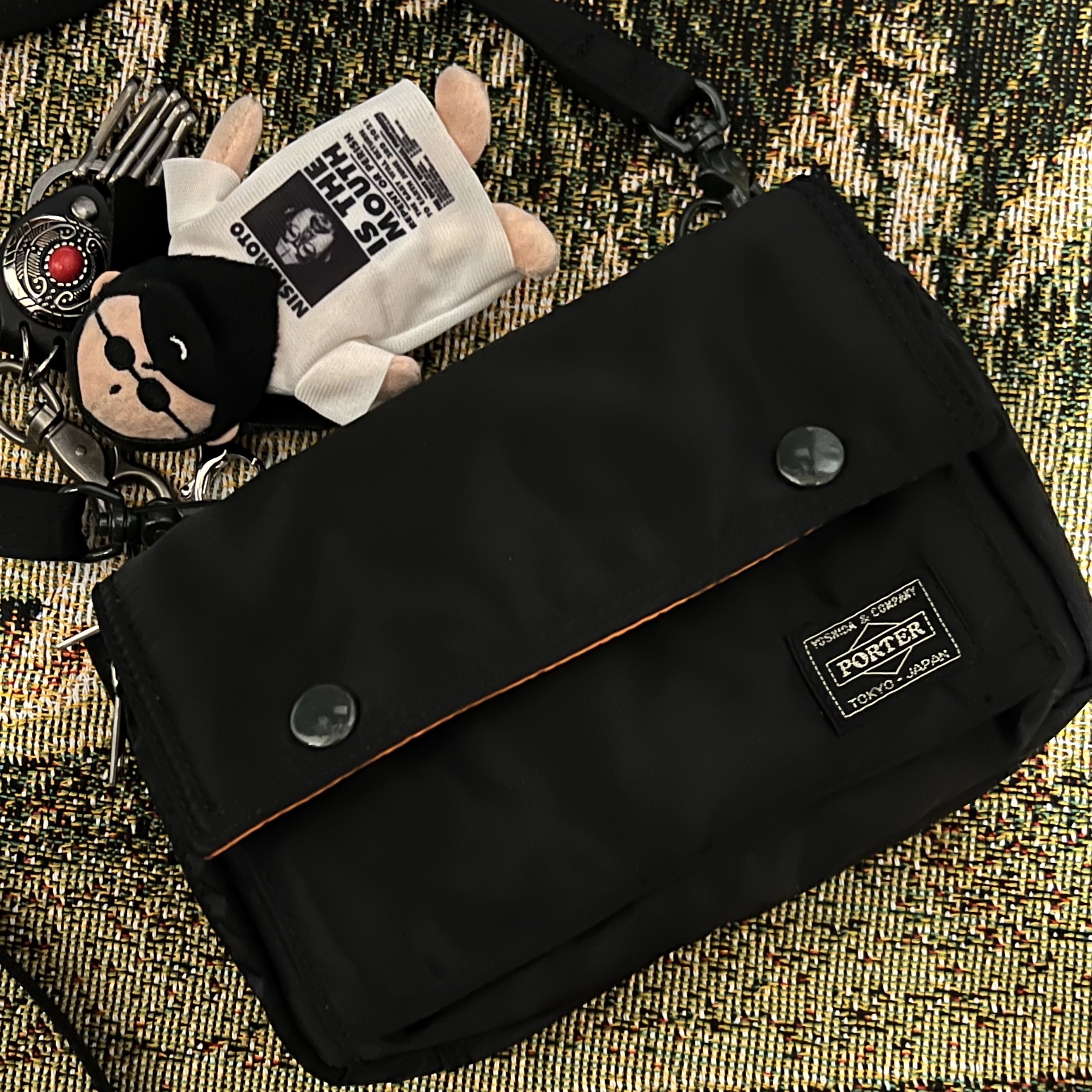 Porter Tanker Shoulder Bag Black 착용 스타일