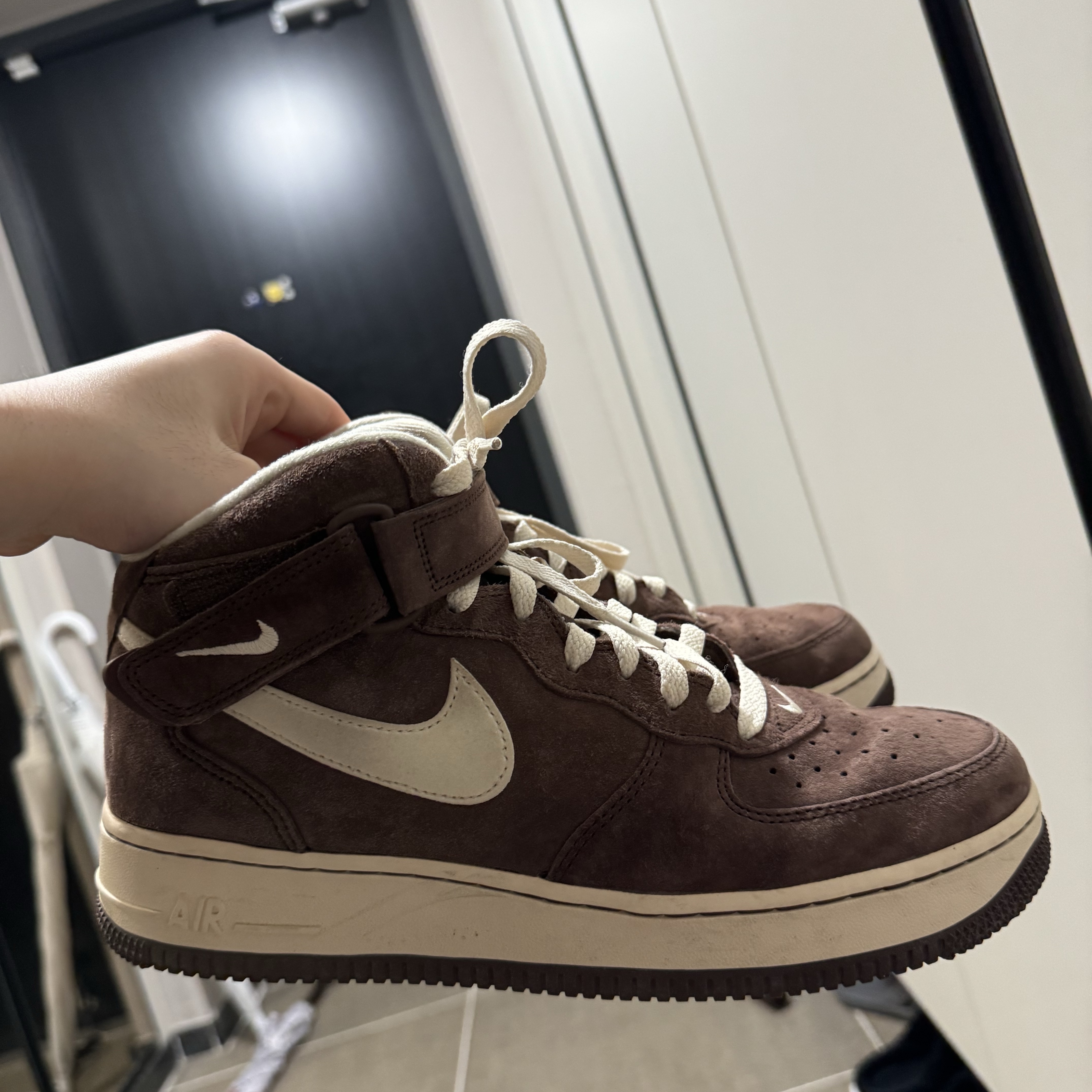 Nike Air Force 1 Mid '07 QS Chocolate 착용 스타일 - 2