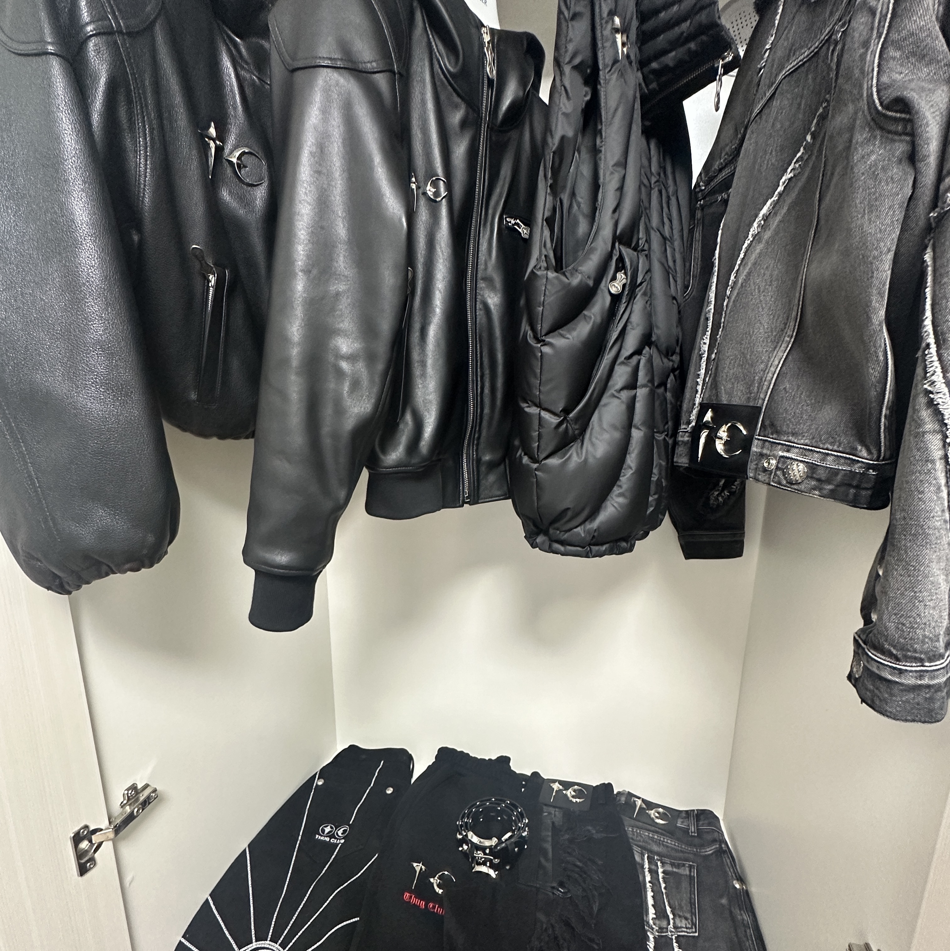 Thug Club Big Rock Leather Jacket Black, Thug Club Cave Down Vest Black 착용 스타일