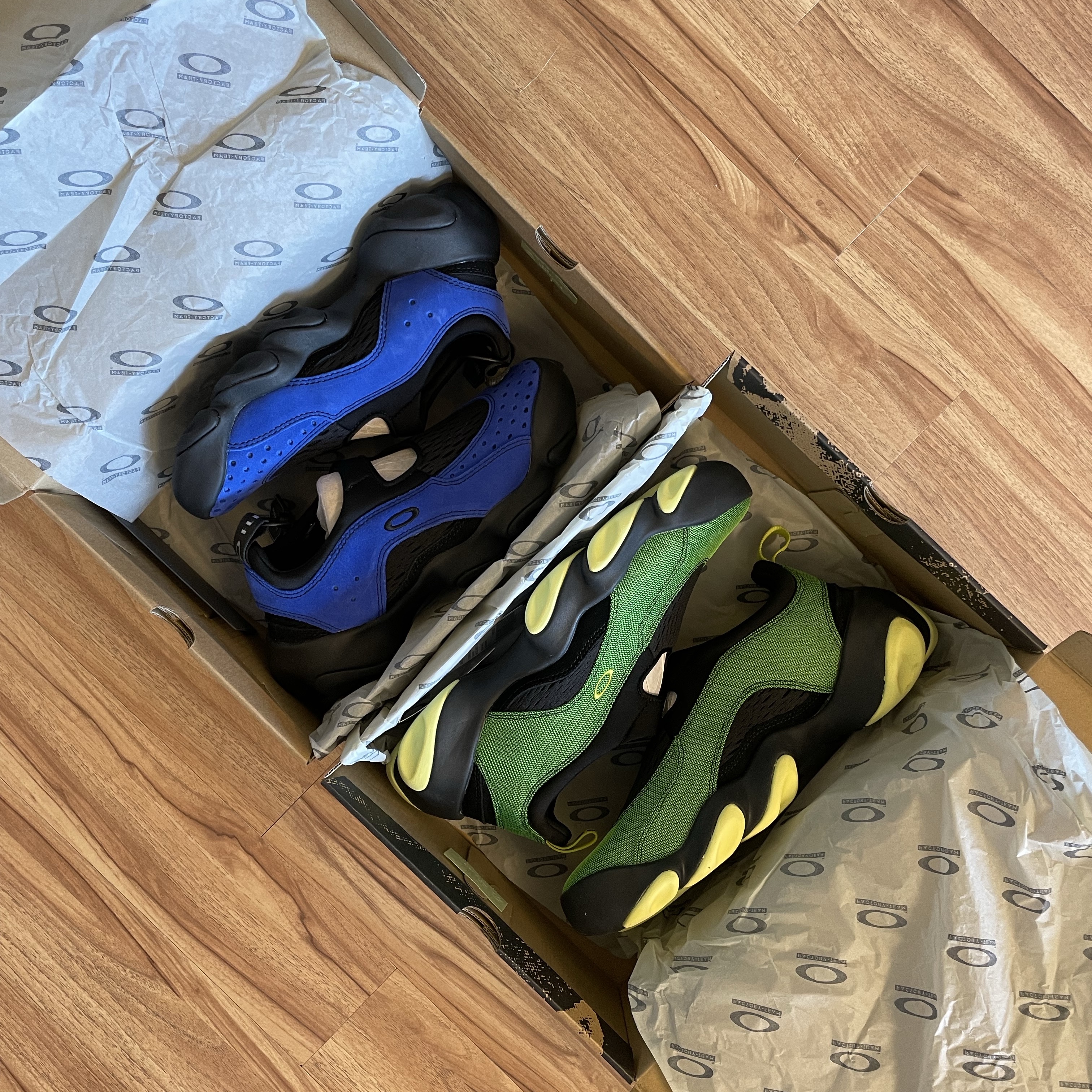 Oakley Factory Team x Brain Dead Flesh Sandal Electric Blue Black, Oakley Factory Team x Brain Dead Flesh Sandals Green Lemon 착용 스타일