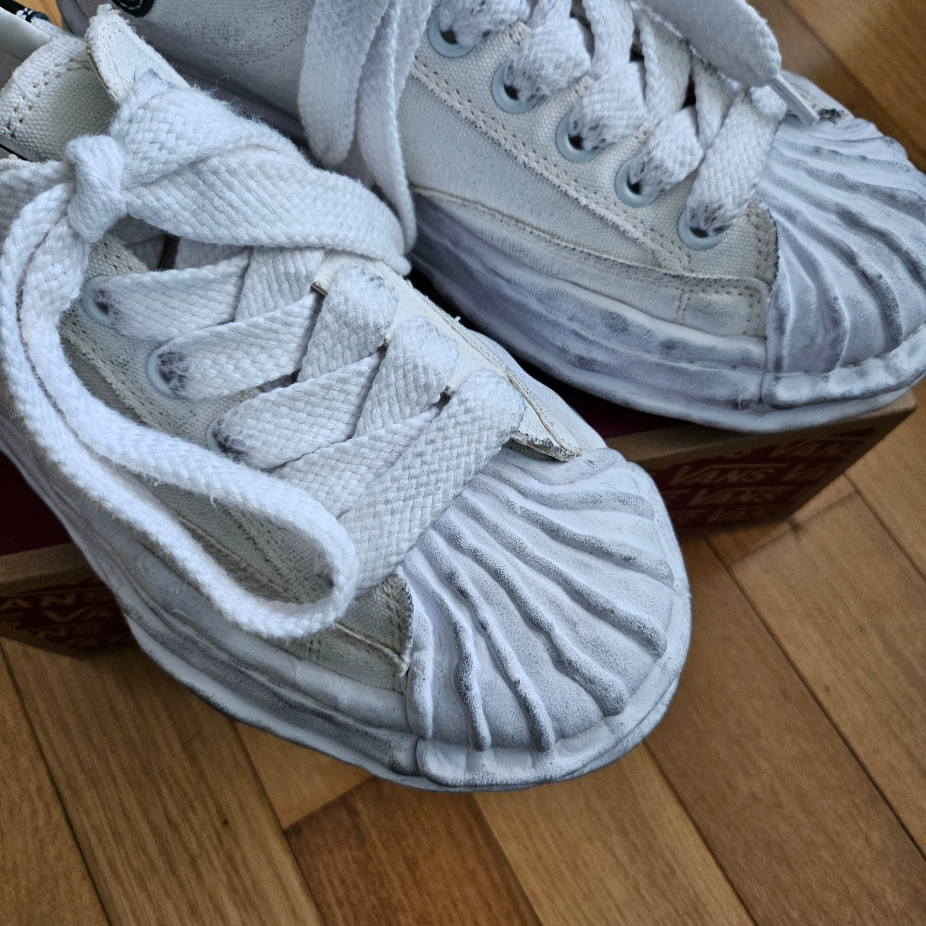 Maison Mihara Yasuhiro Blakey OG Sole Canvas Low-top Sneakers White 착용 스타일