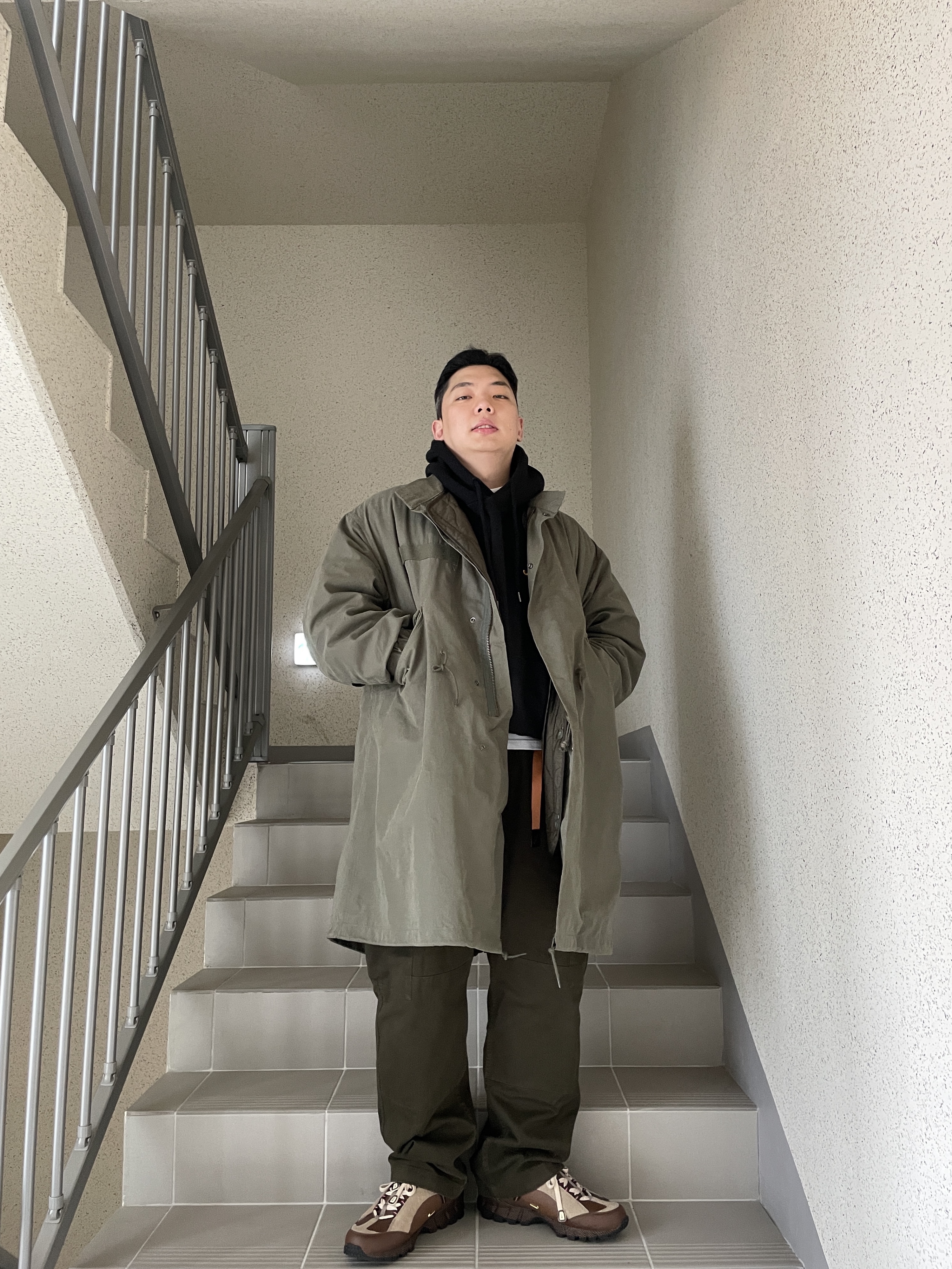 Nike x Jacquemus Air Humara LX Ale Brown and Gold 착용 스타일 - 1