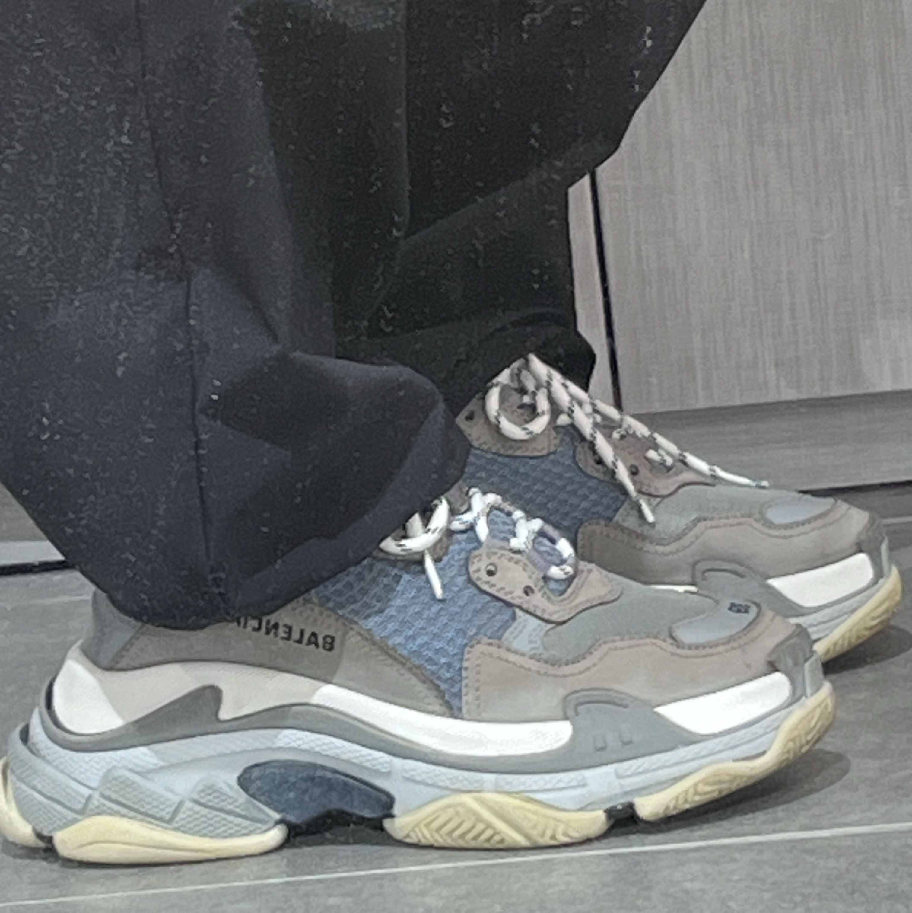 Balenciaga Triple S Grey 2018 착용 스타일