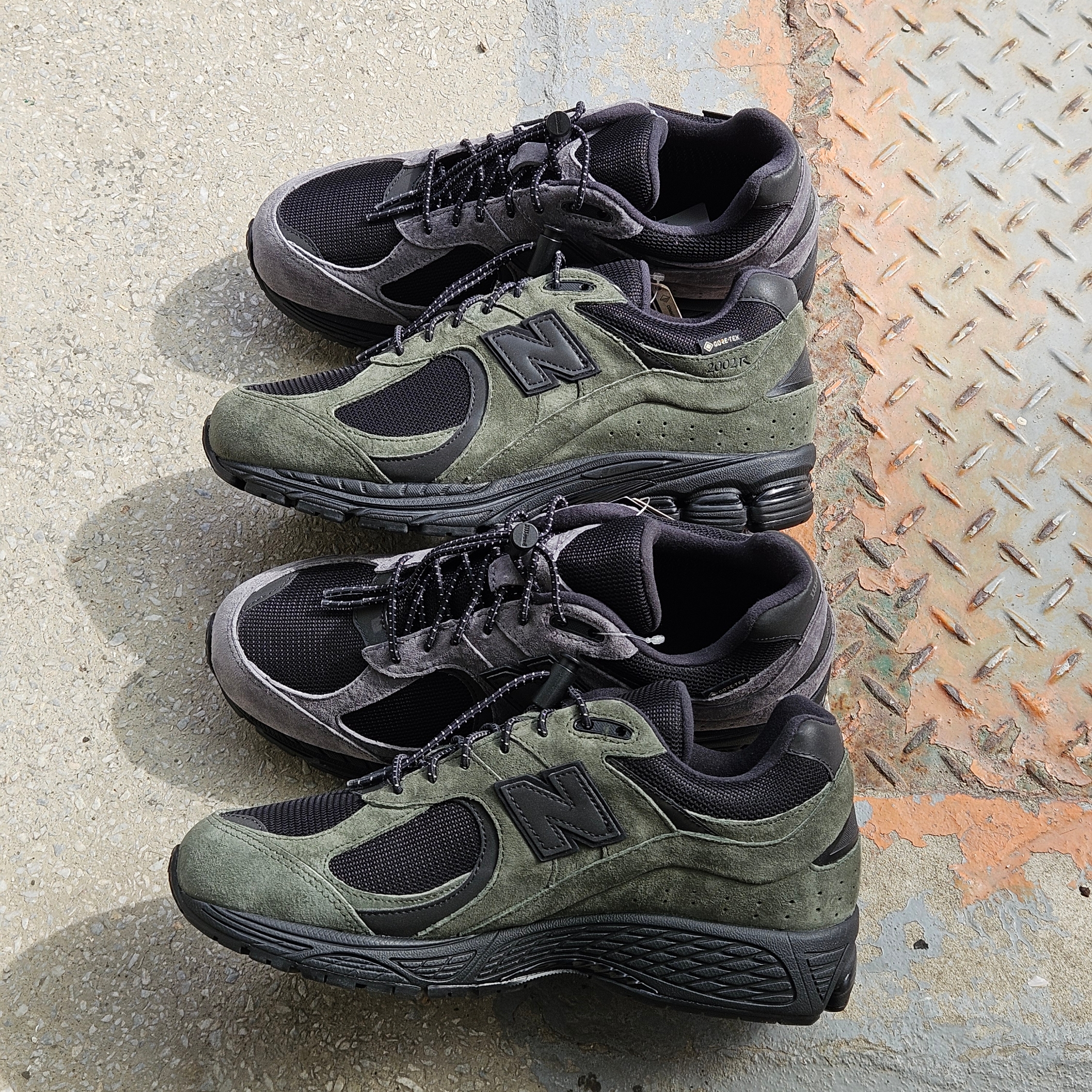 New Balance x JJJJound 2002R Gore-Tex Pine 착용 스타일 - 3