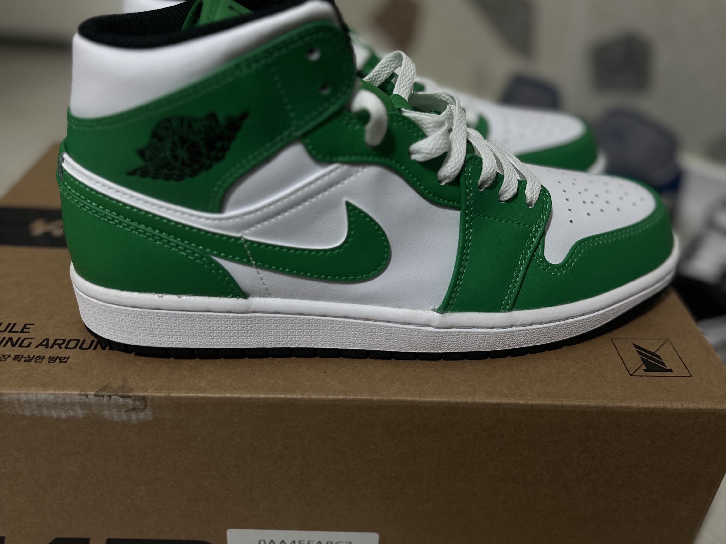 Jordan 1 Mid Lucky Green 착용 스타일 - 3