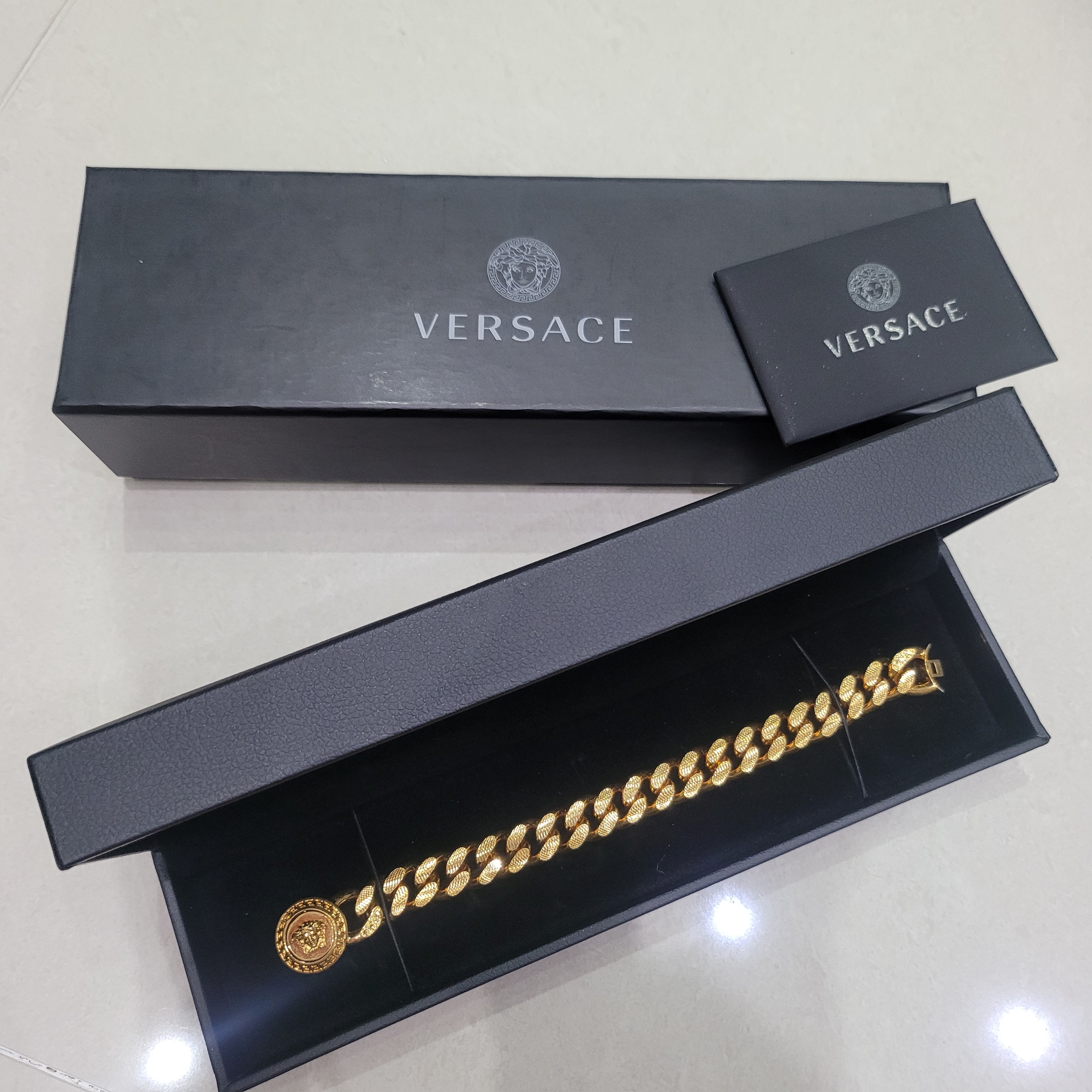 Versace Medusa Chain Bracelet Tribute Gold 착용 스타일