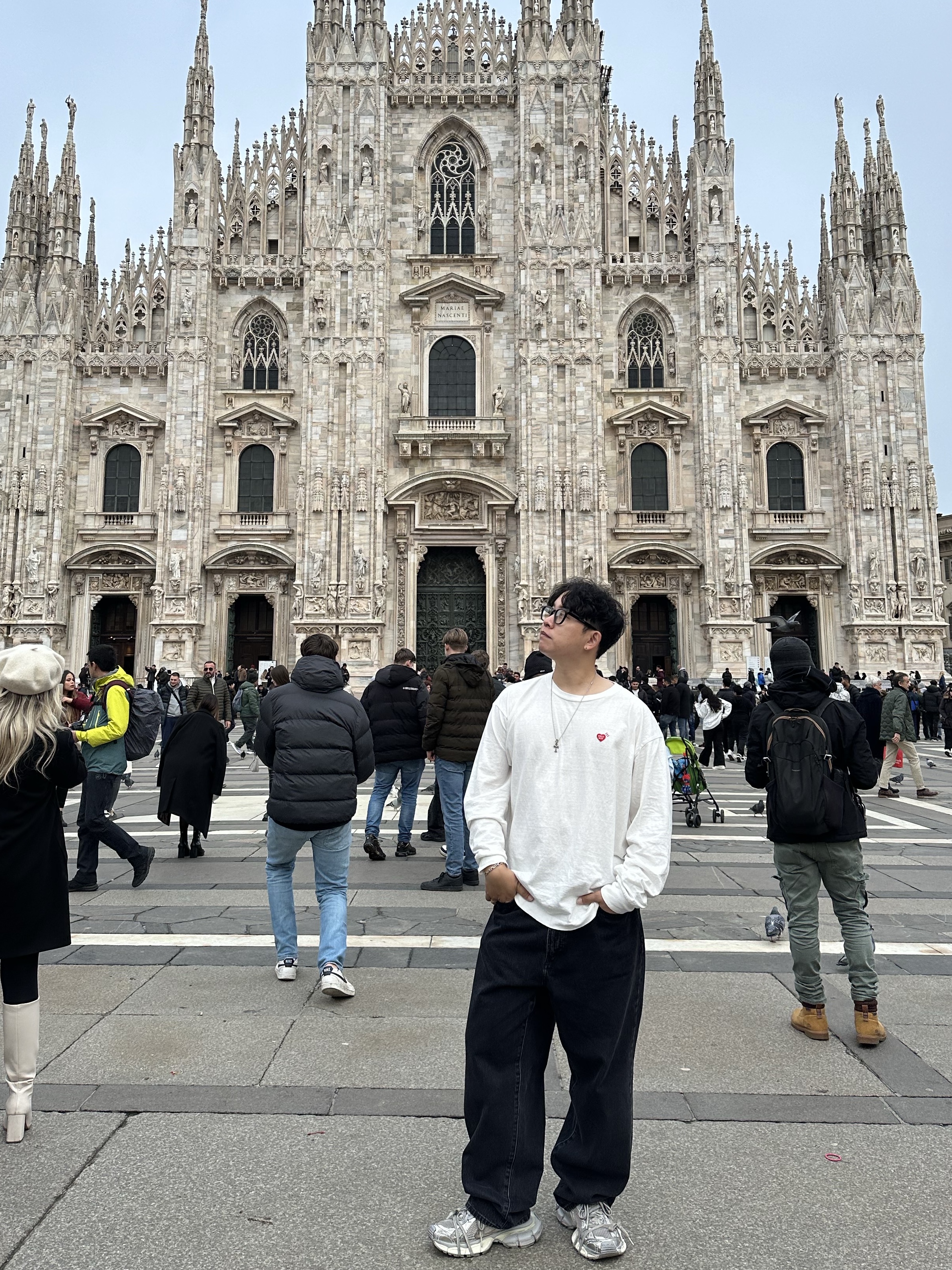 Supreme Baggy Jean Black - 23FW, Balenciaga 3XL Sneakers Light Beige 착용 스타일