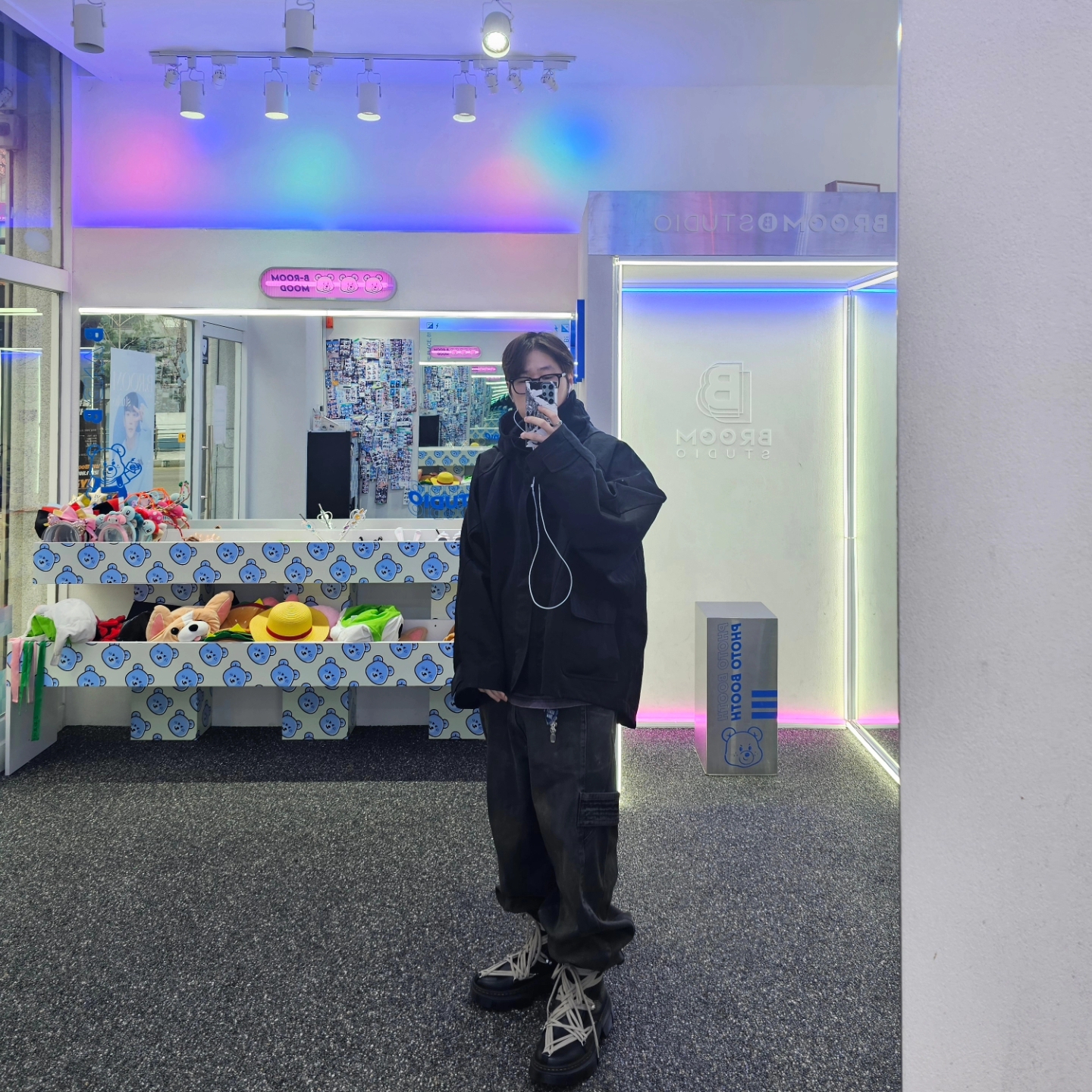 Dr. Martens x Rick Owens 1460 DMXL Megalace Black 착용 스타일