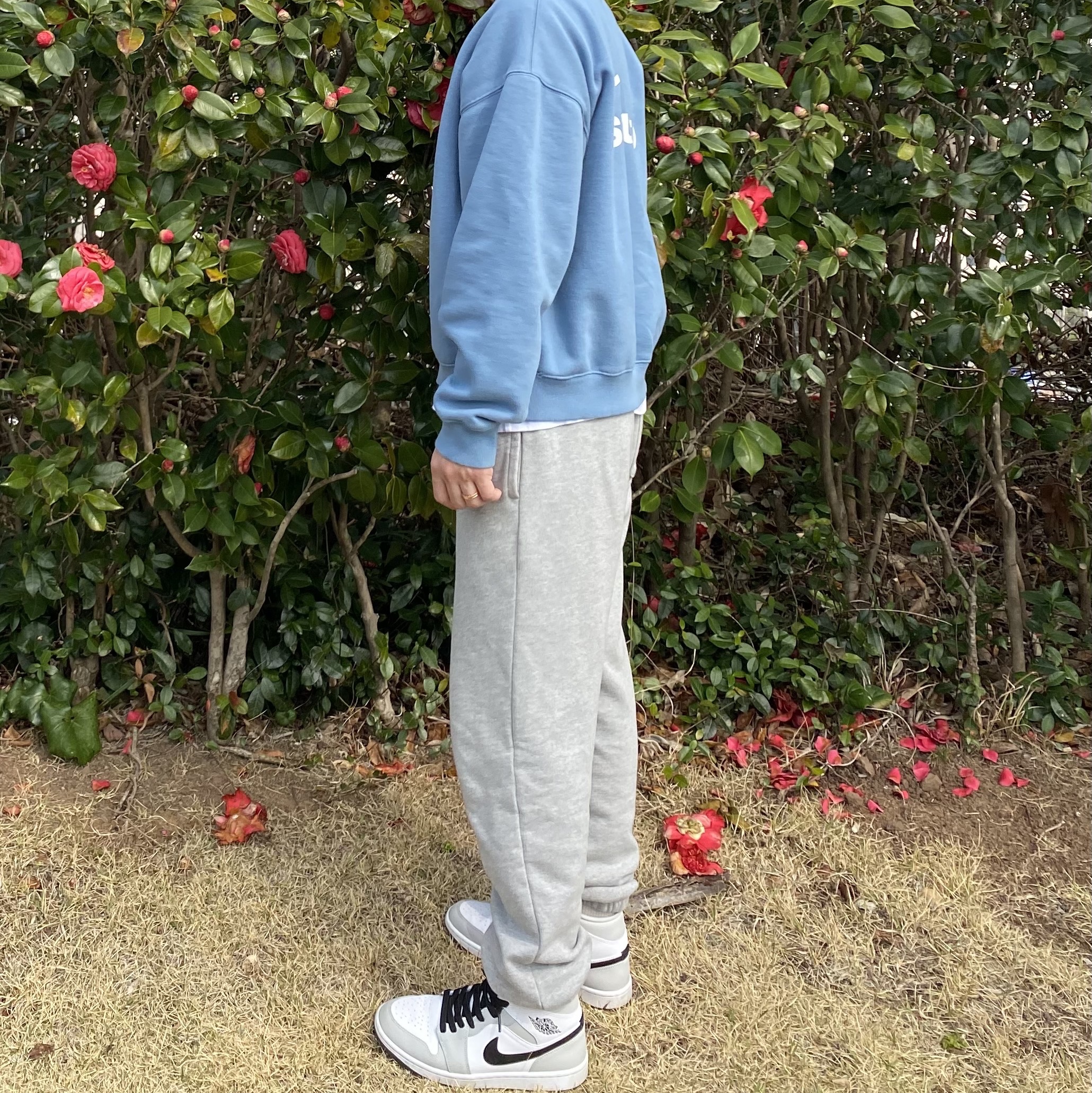 IAB Studio Crewneck Sky Blue, (W) Jordan 1 Mid Grey Fog 착용 스타일