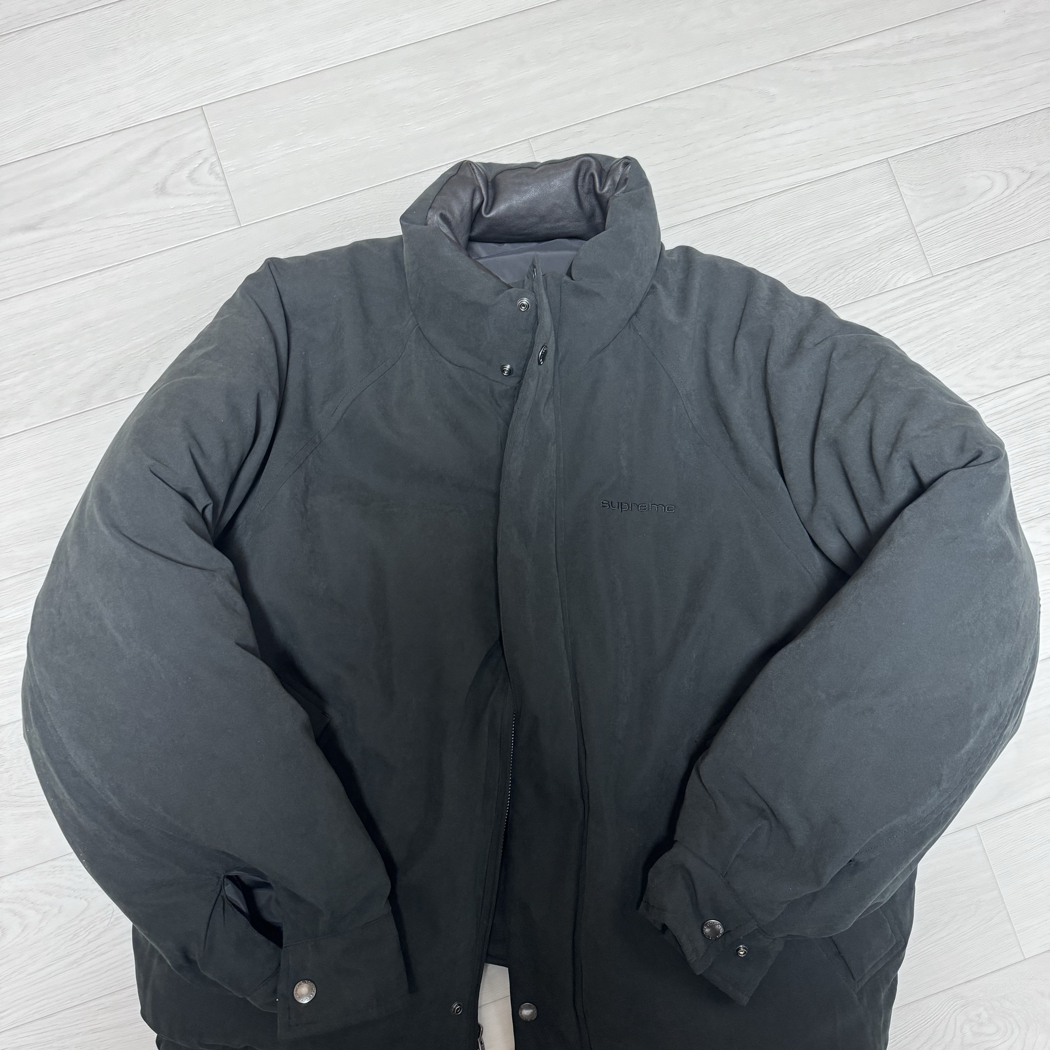 Supreme Reversible Down Puffer Jacket Black - 24SS 착용 스타일 - 3