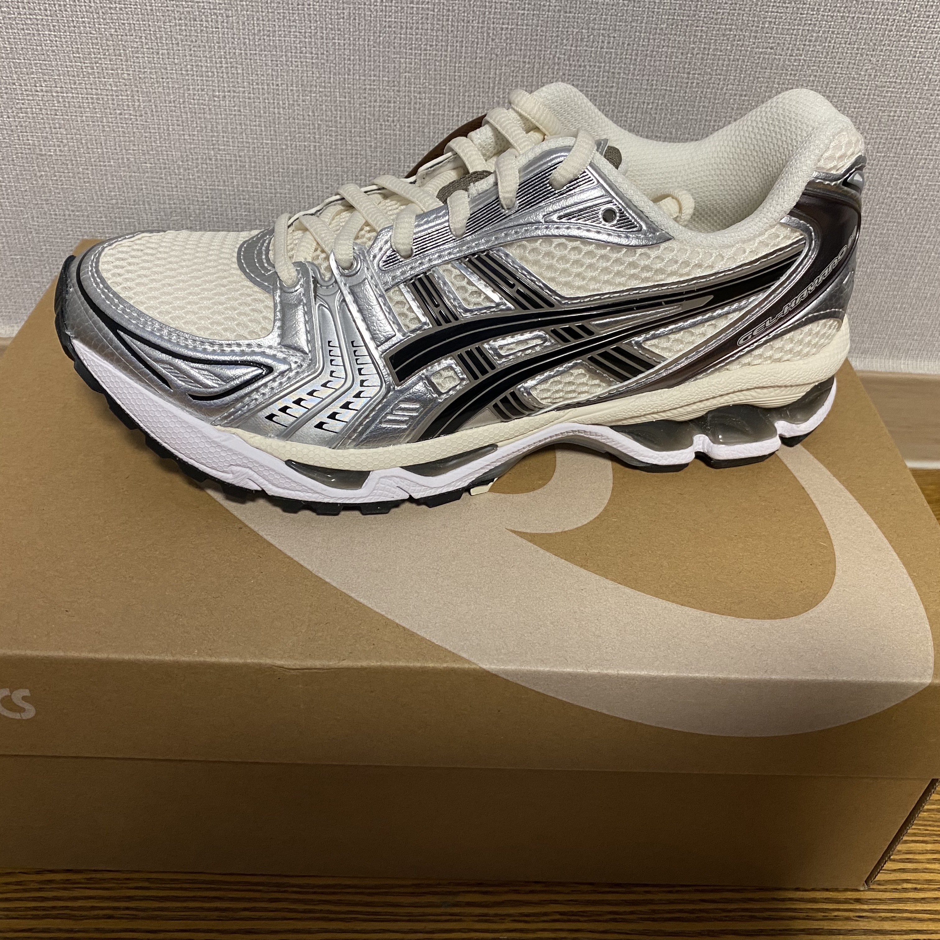 Asics Gel-Kayano 14 Cream Black 착용 스타일