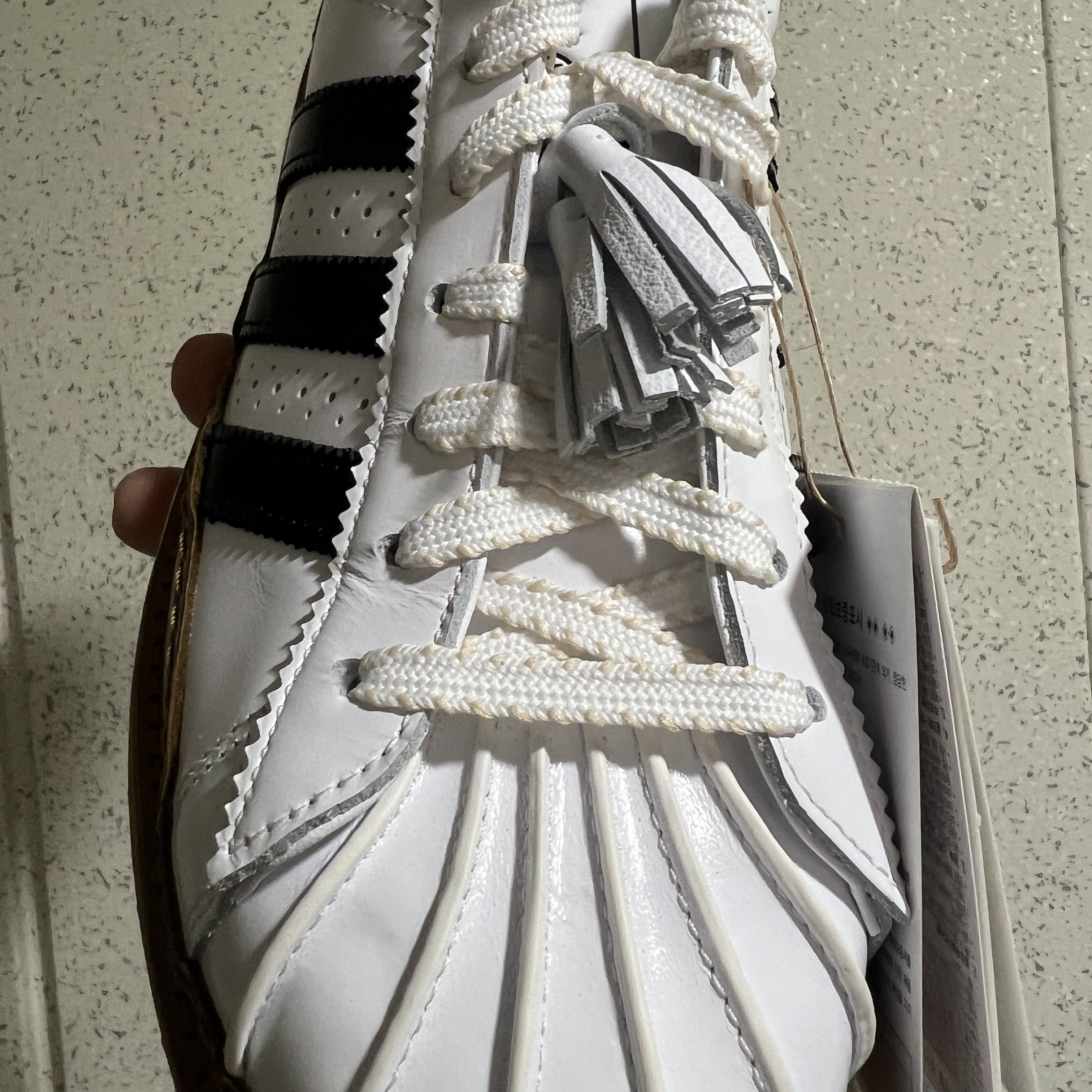 Adidas x Clot Superstar Cloud White Core Black 착용 스타일 - 2