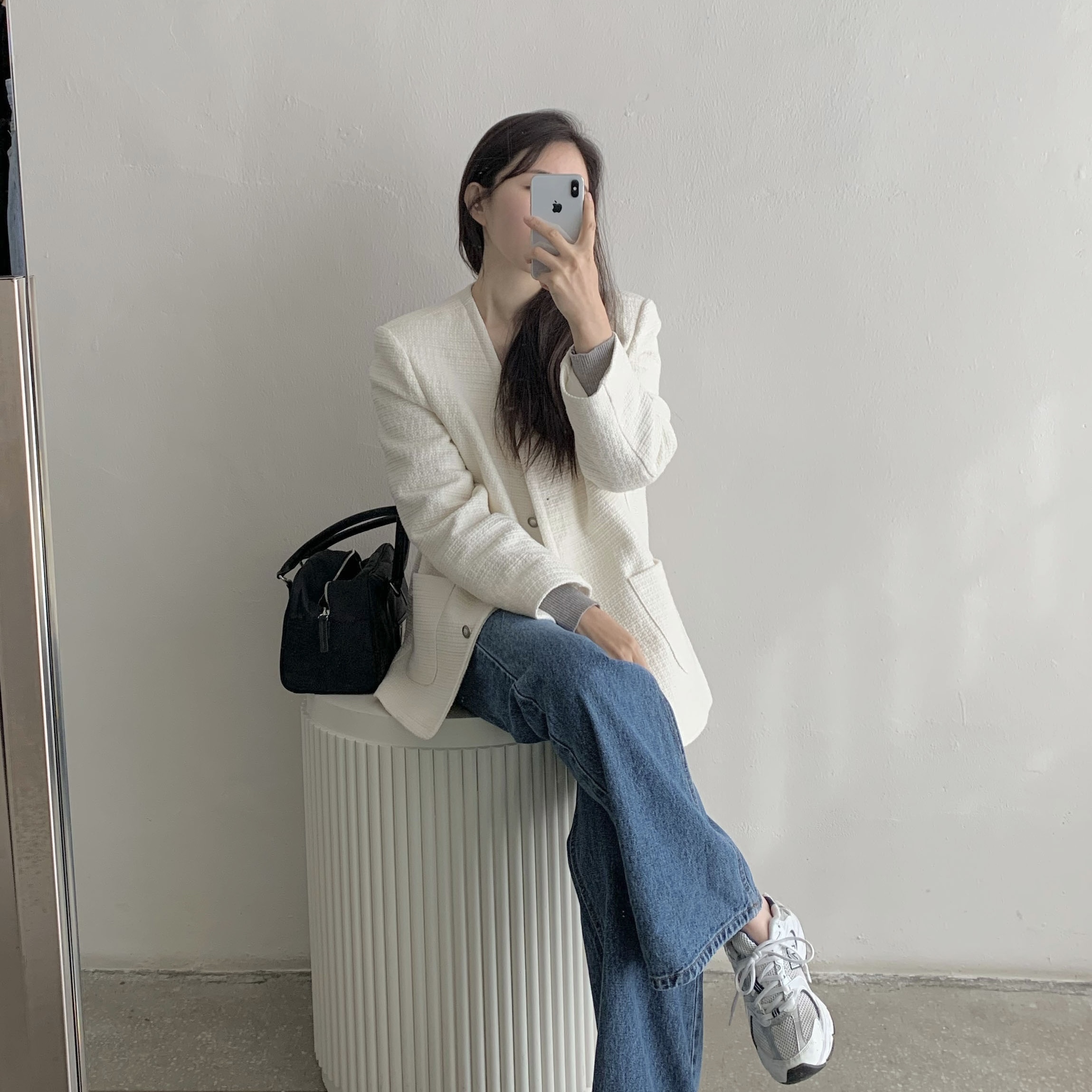 New Balance 530 White, Matin Kim Sporty Tote Bag Black 착용 스타일 - 1