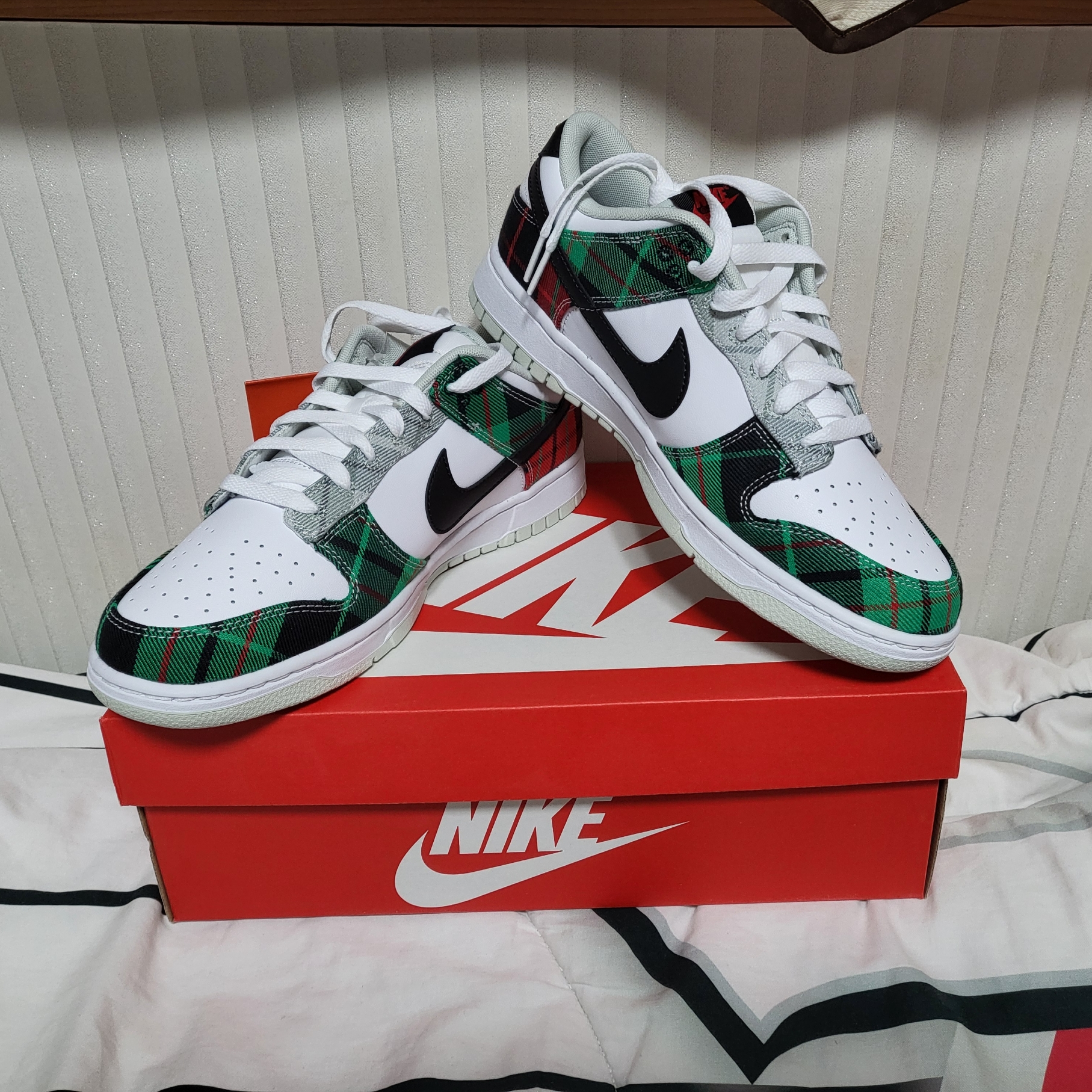 Nike Dunk Low Retro PRM White and Black 착용 스타일