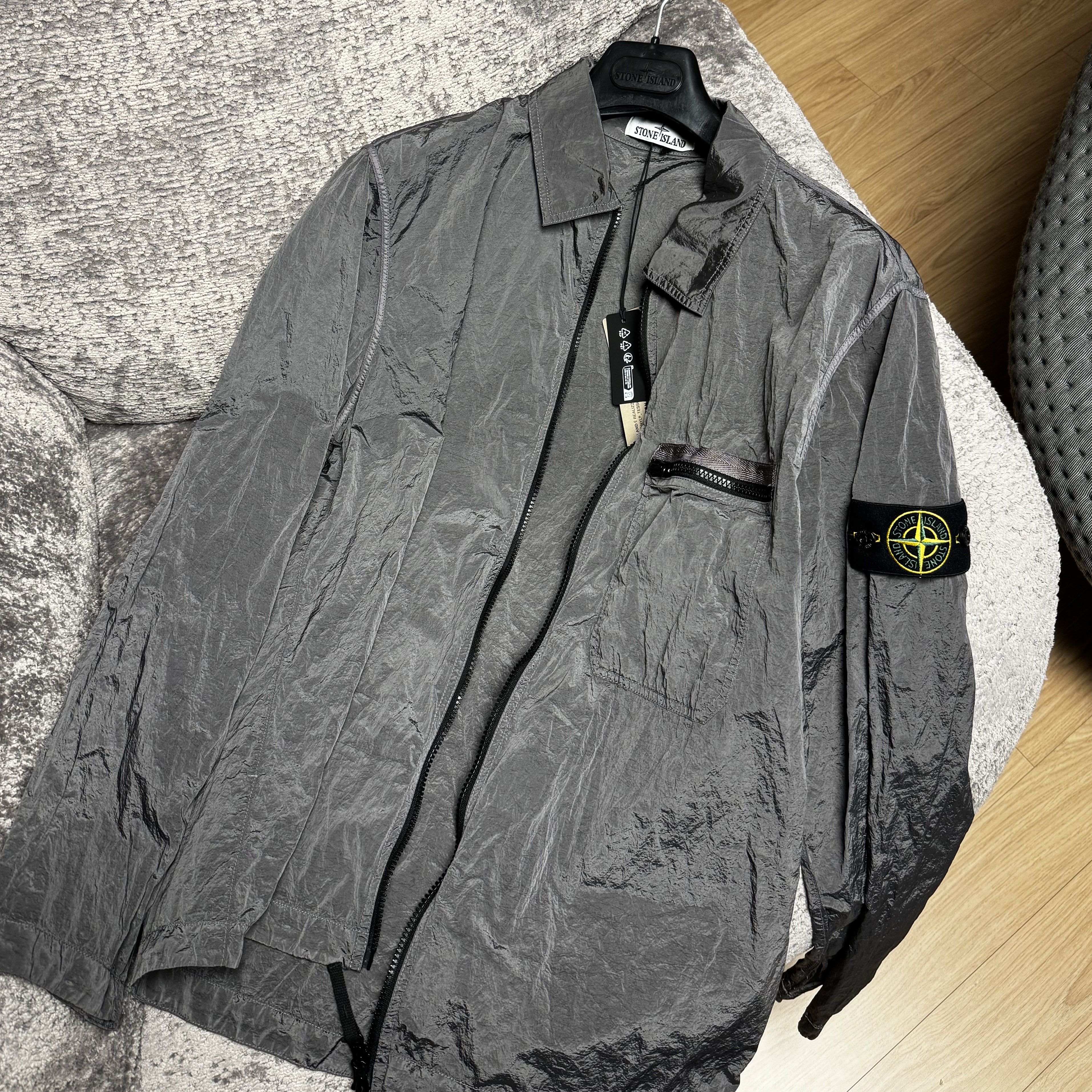 Stone Island 11219 Nylon Metal Overshirt Dove Grey - 24SS 착용 스타일 - 3