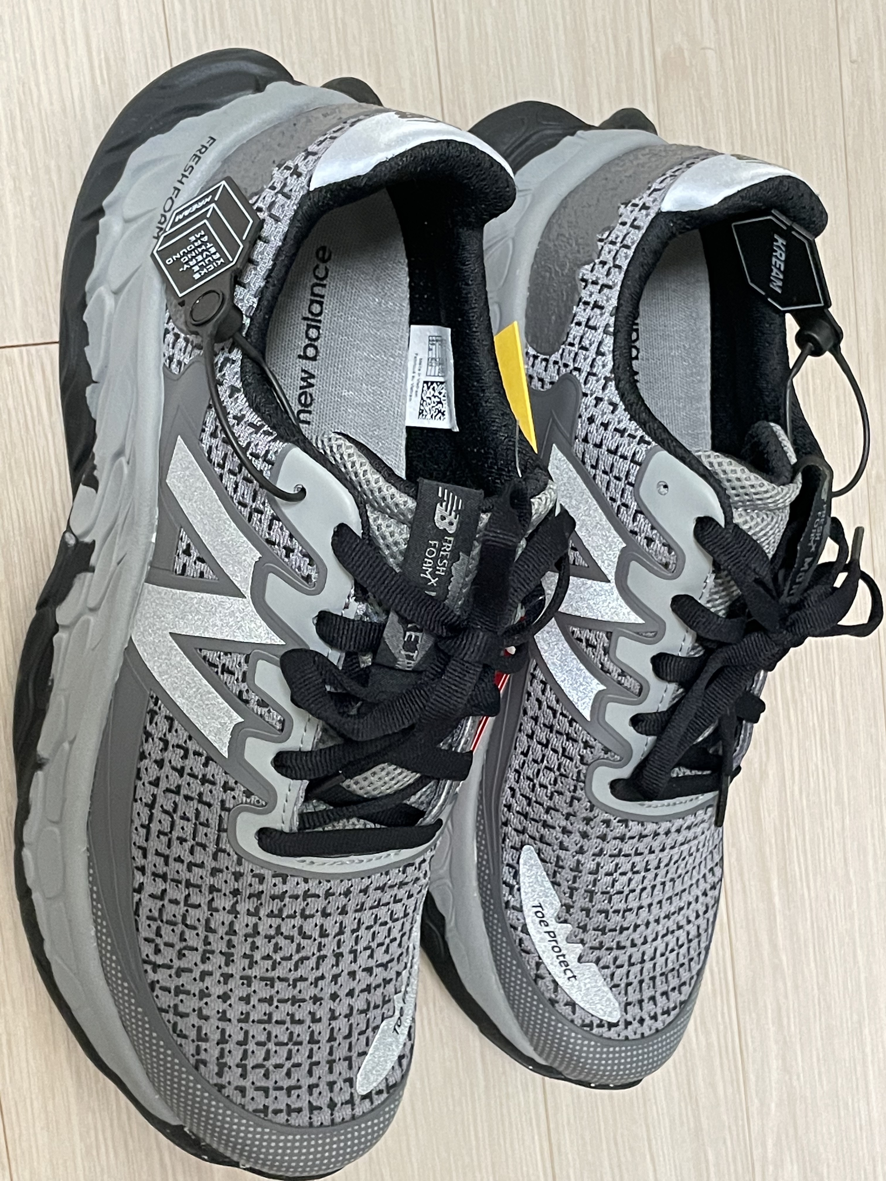 New Balance x Cayl Fresh Foam X More Trail v3 Shadow Grey 착용 스타일