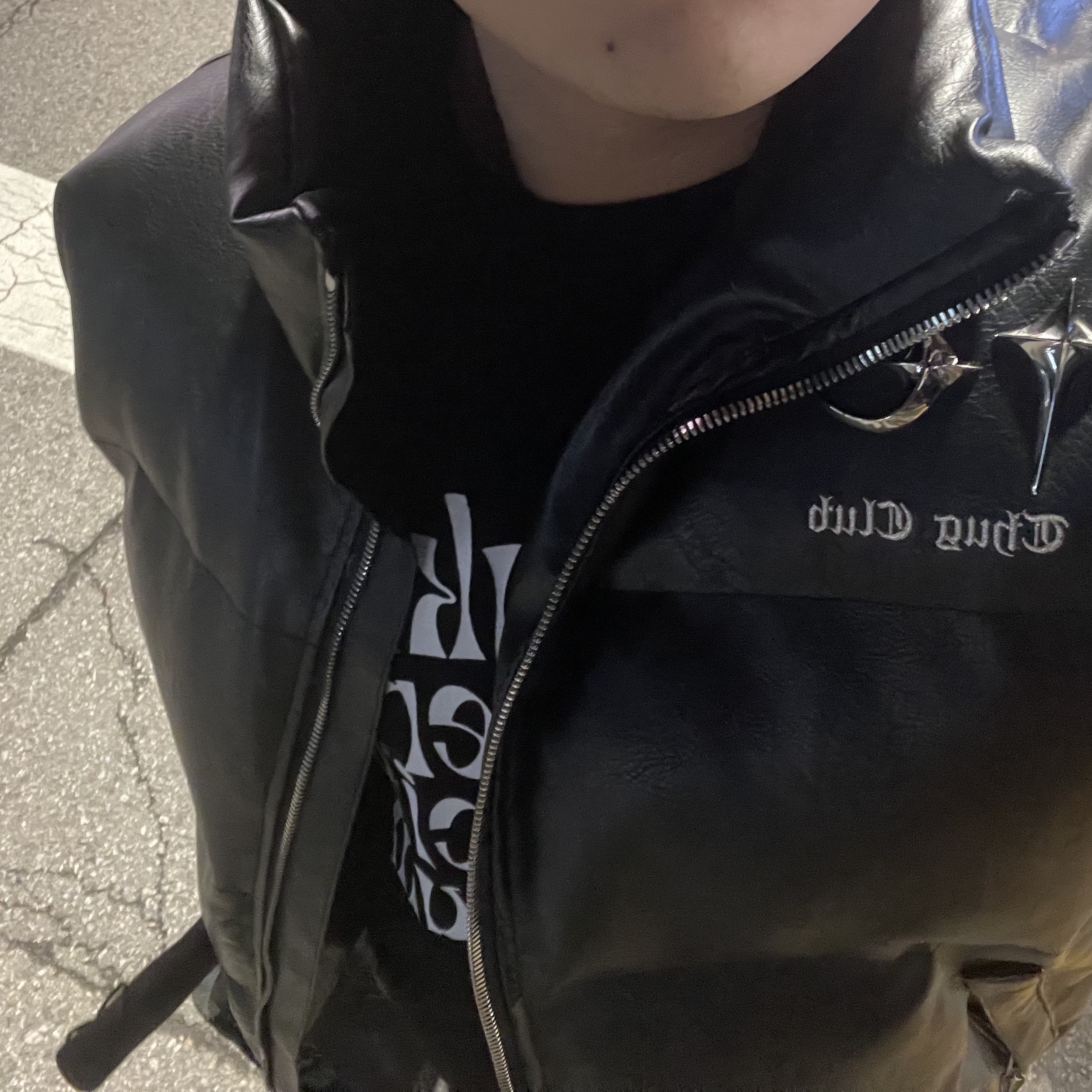 Thug Club Leather Puffer Jacket Black (Polyester) 착용 스타일 - 1