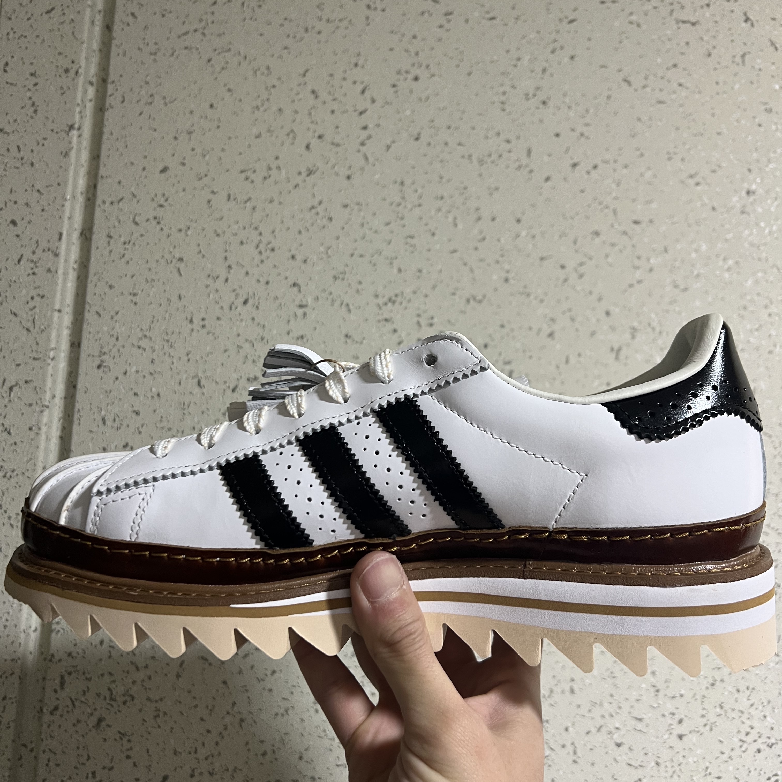 Adidas x Clot Superstar Cloud White Core Black 착용 스타일 - 1