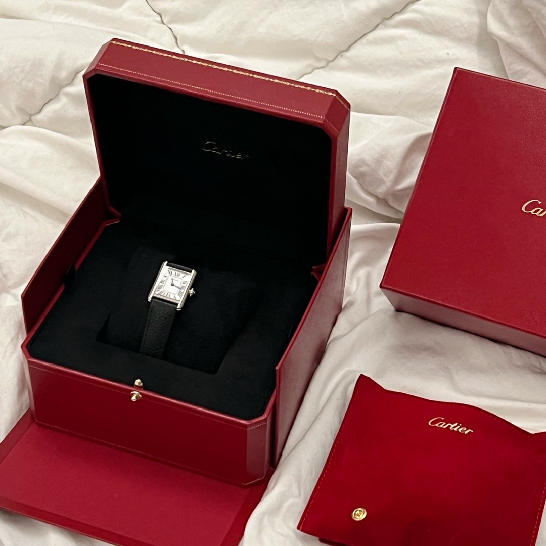 Cartier Tank Must Watch Small Quartz Steel Calfskin Black 착용 스타일