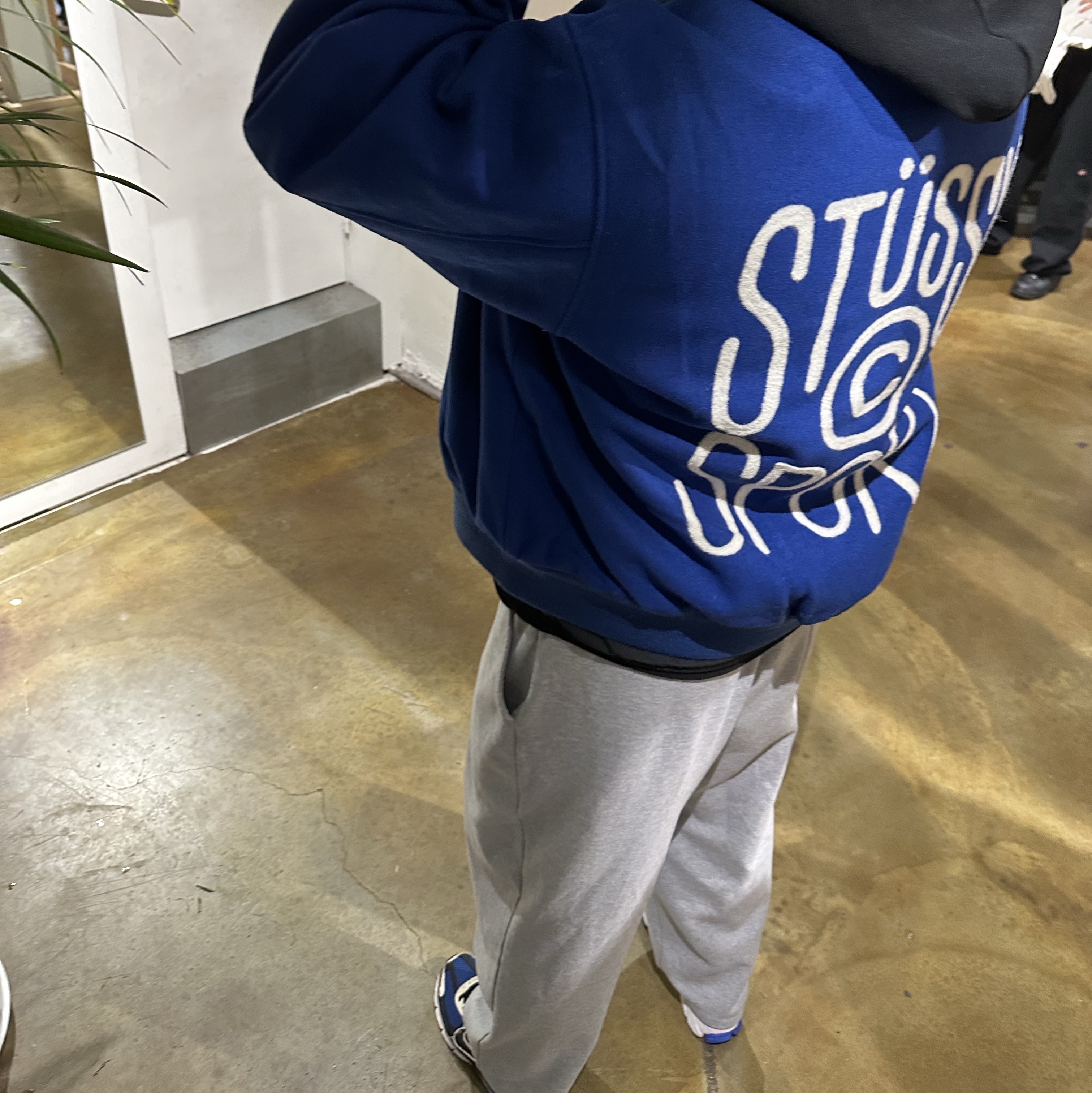 Stussy Sport Melton Varsity Jacket Royal 착용 스타일 - 2