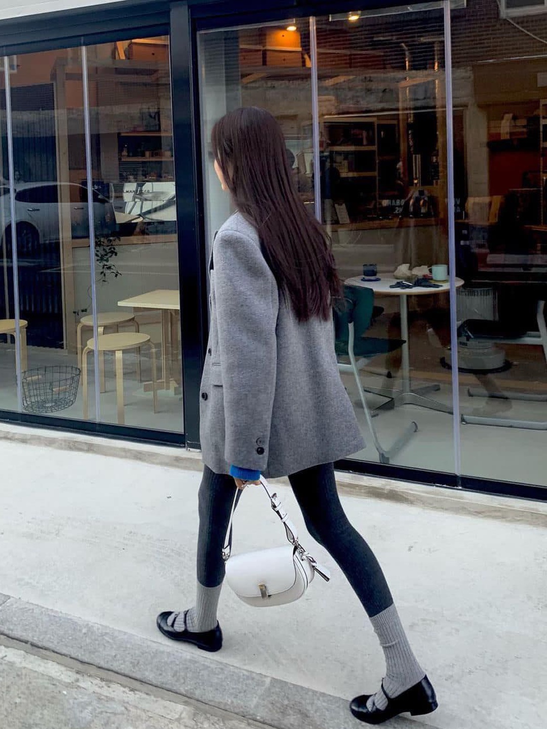 (W) Maison Margiela Tabi Mary Jane Black, (W) Miu Miu Leather Ballerinas Black 착용 스타일 - 3