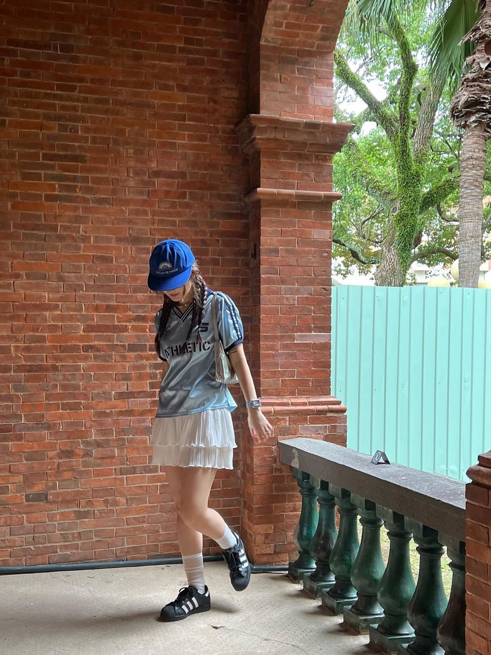 Hello Sunrise OG Logo 6panel Cap Royal Blue 착용 스타일