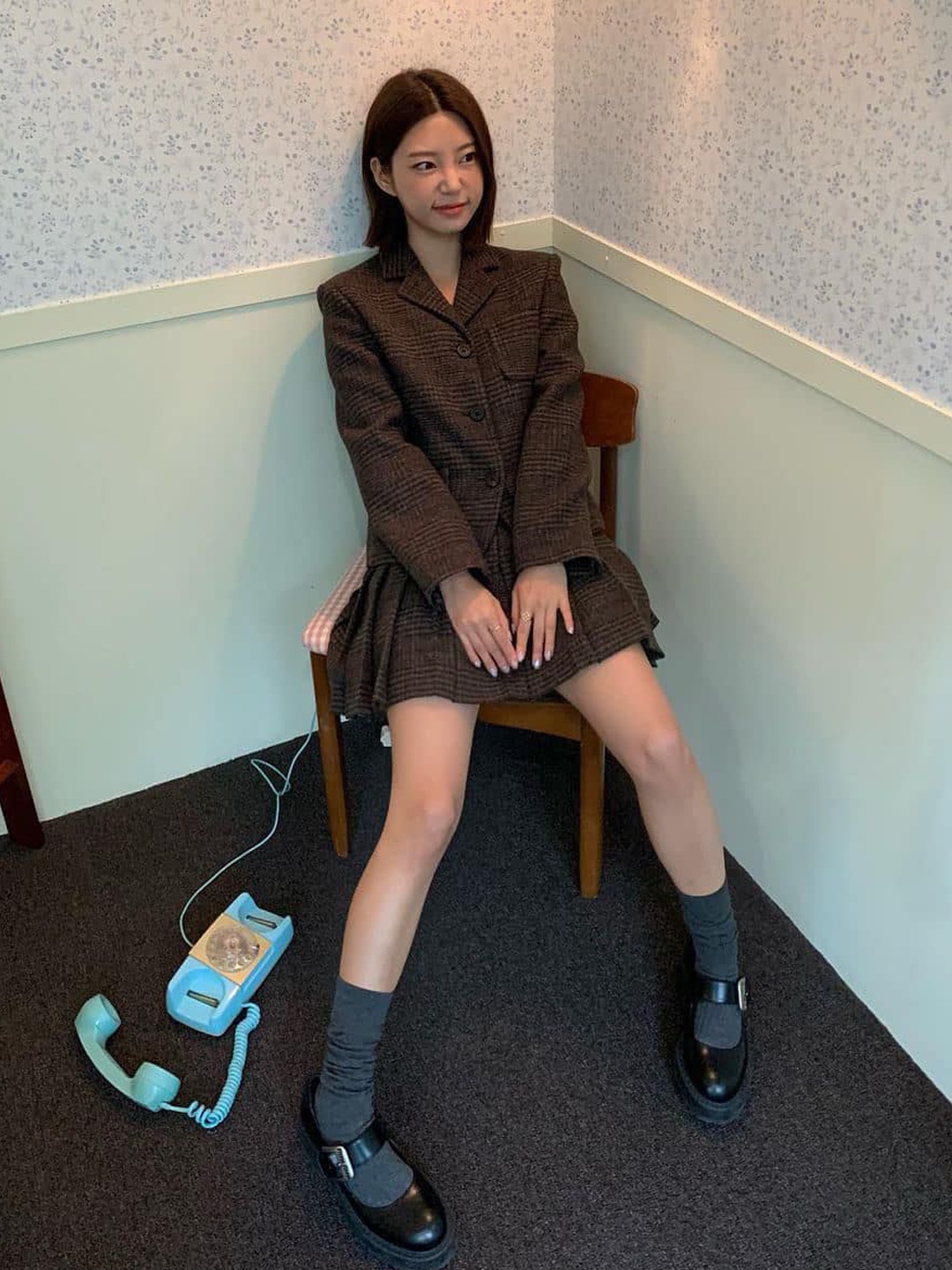 (W) Maison Margiela Tabi Mary Jane Black, (W) Miu Miu Leather Ballerinas Black 착용 스타일 - 4