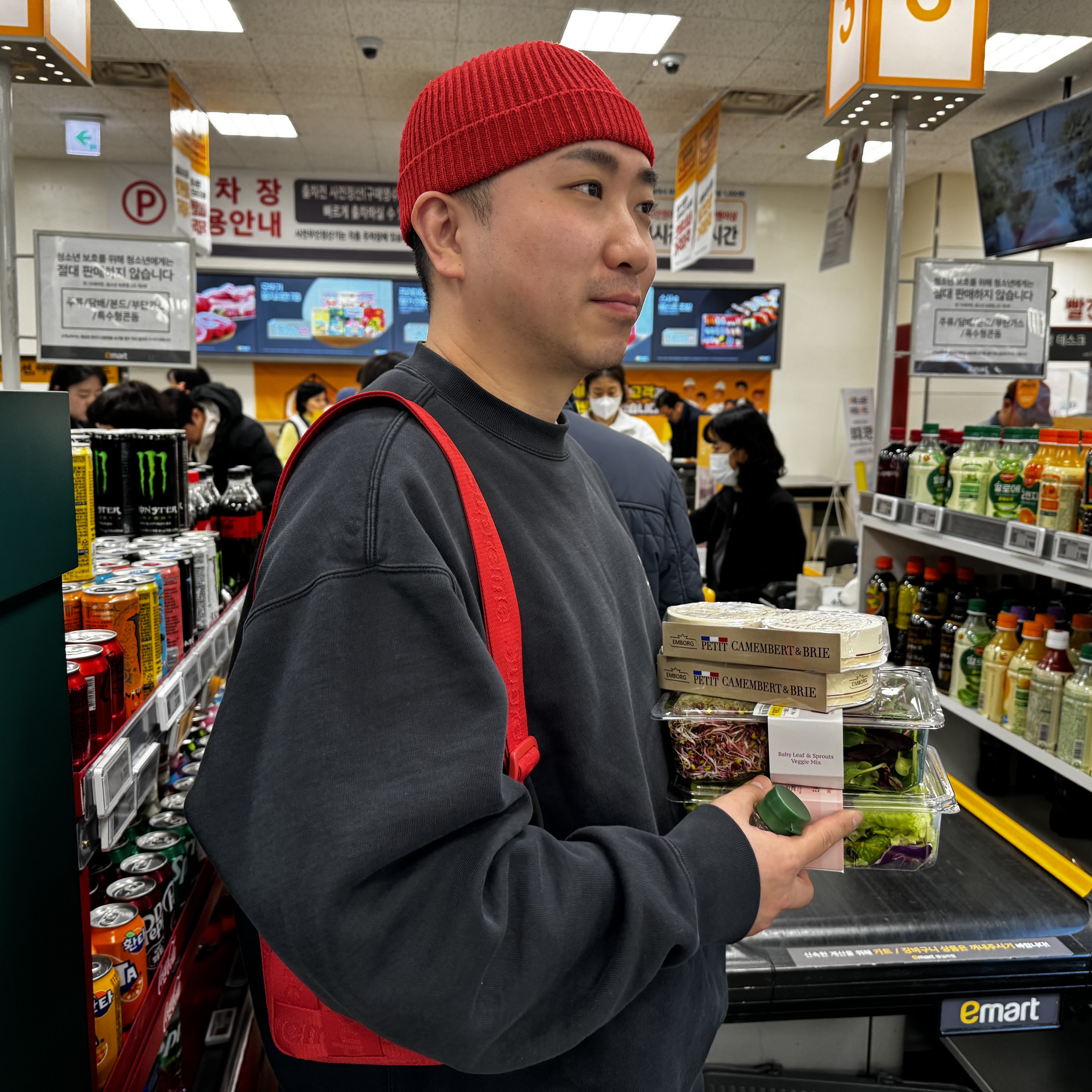 Supreme Woven Shoulder Bag Red - 23SS, Nike x Stussy NRG Washed Fleece Crewneck Black (DO5310-010) 착용 스타일