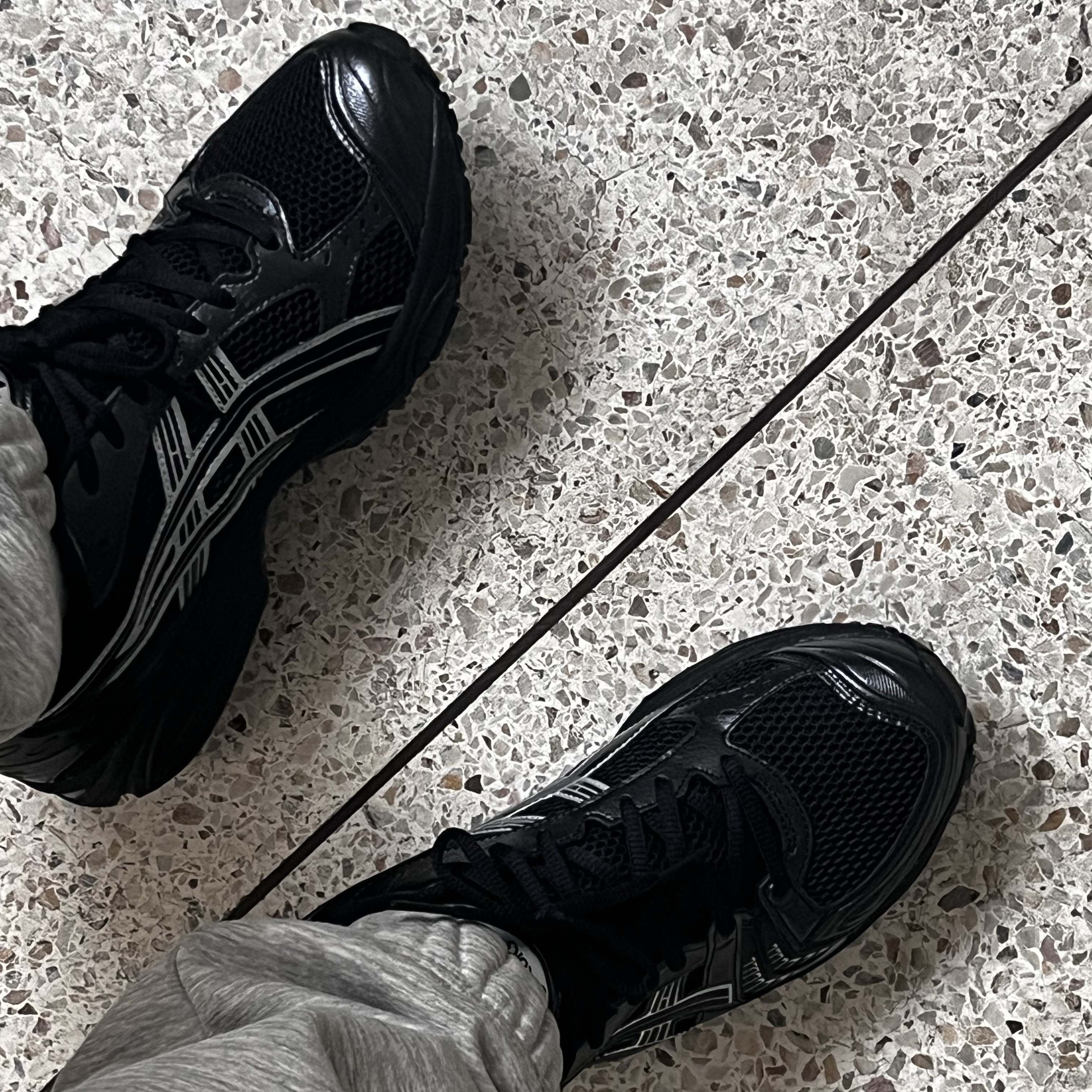 Asics Gel-Kayano 14 Black Pure Silver 착용 스타일