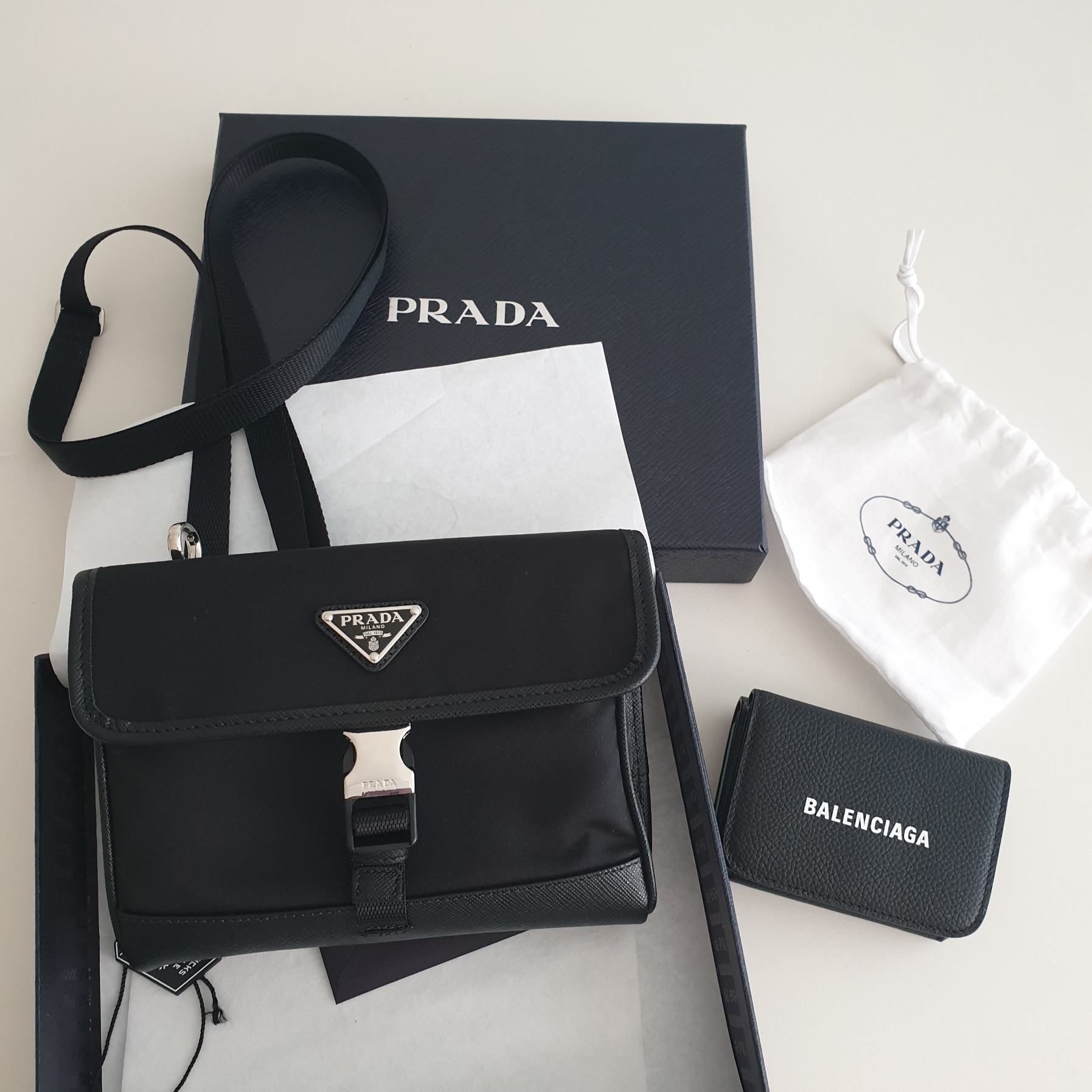 Prada Re-Nylon and Saffiano Leather Smartphone Case Black 착용 스타일