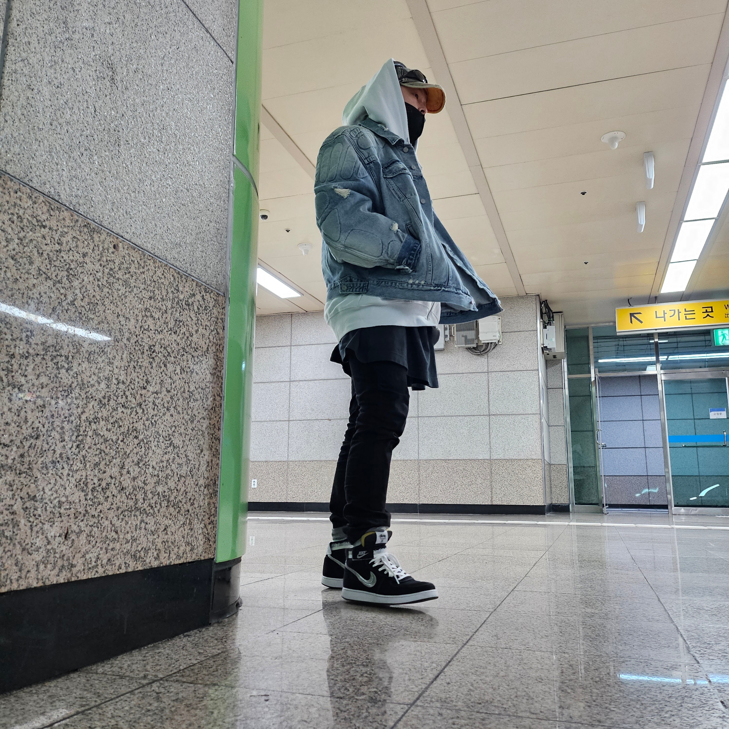 Oakley Eye Jacket Redux Matte Black Frame Prizm Grey Lenses High Bridge Fit, Yeezy Gap Engineered By Balenciaga Padded Denim Jacket Blue 착용 스타일 - 1