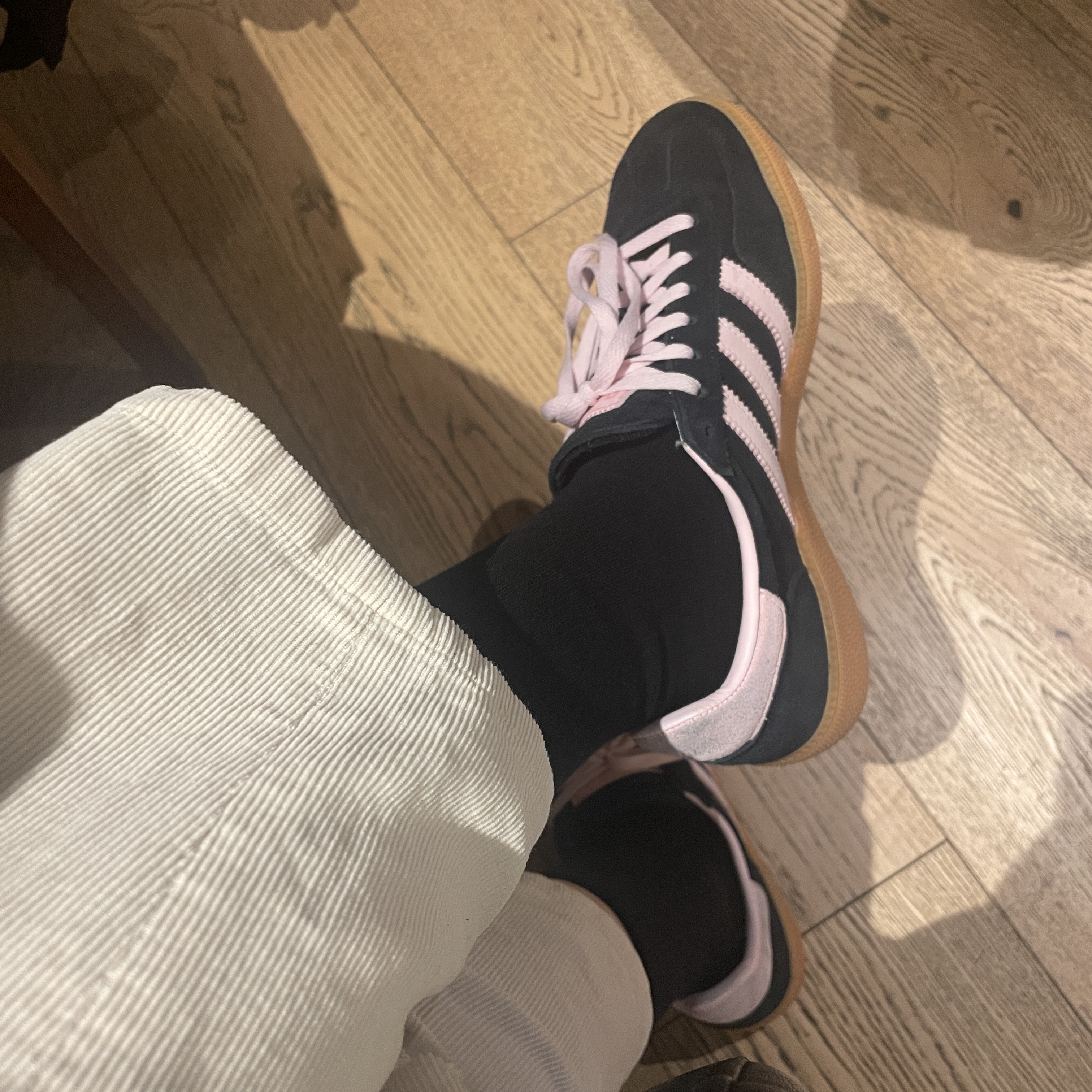 (W) Adidas Spezial Handball Core Black Clear Pink 착용 스타일