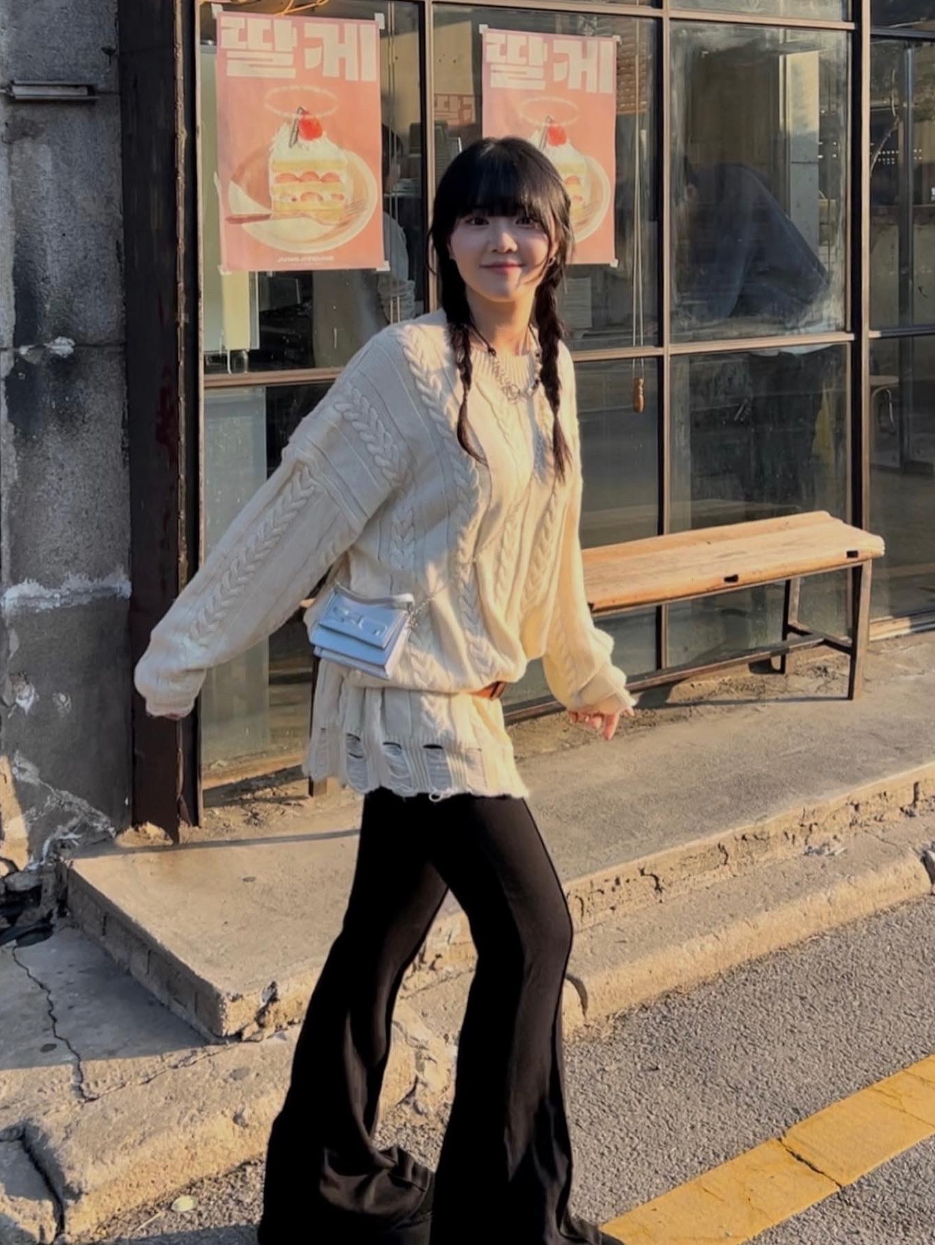 (W) UGG Classic Mini Platform Boots Black, Sentiments No.391 Necklace Silver 착용 스타일 - 3