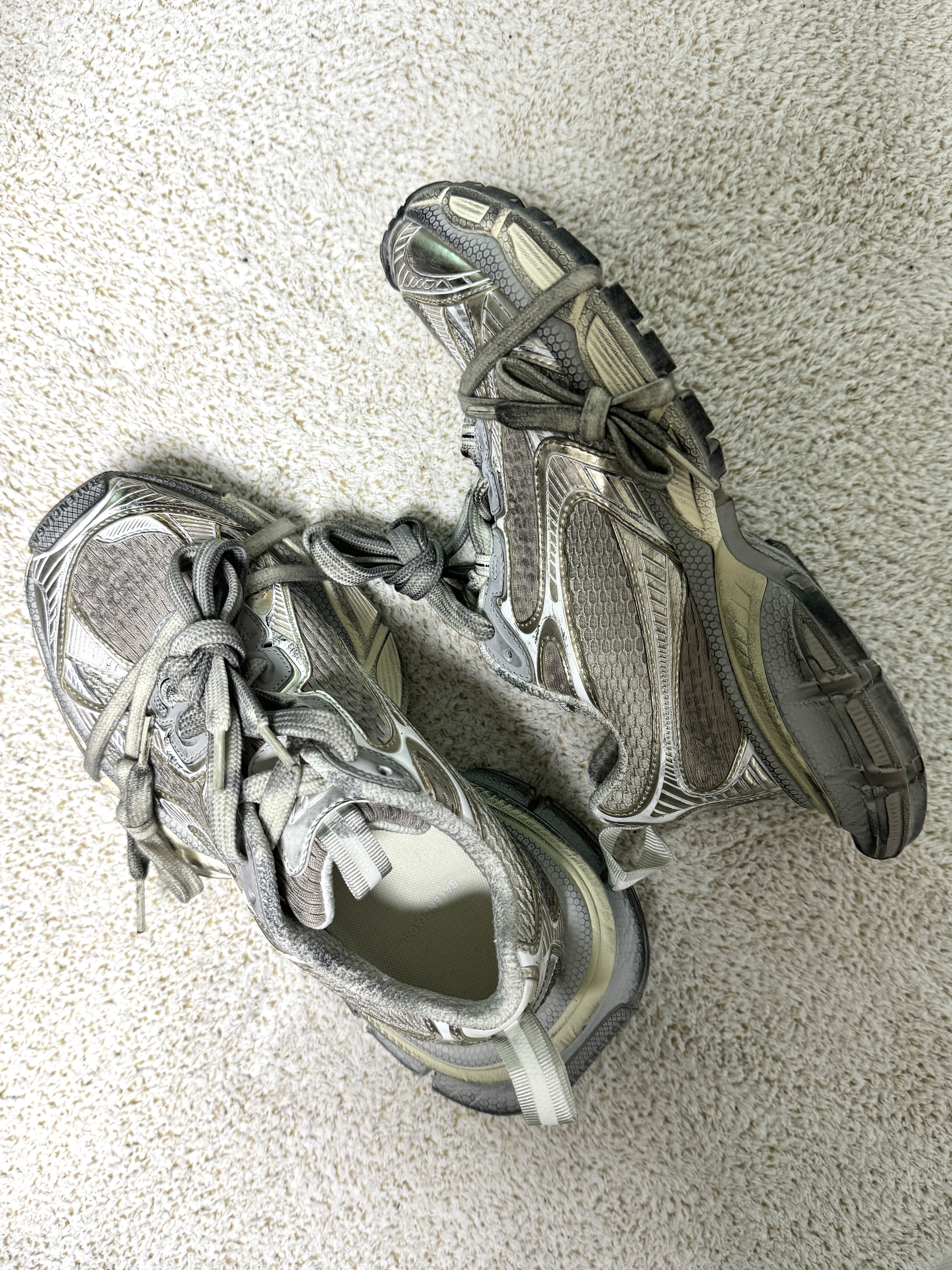 (W) Balenciaga 3XL Sneakers Light Beige 착용 스타일 - 1