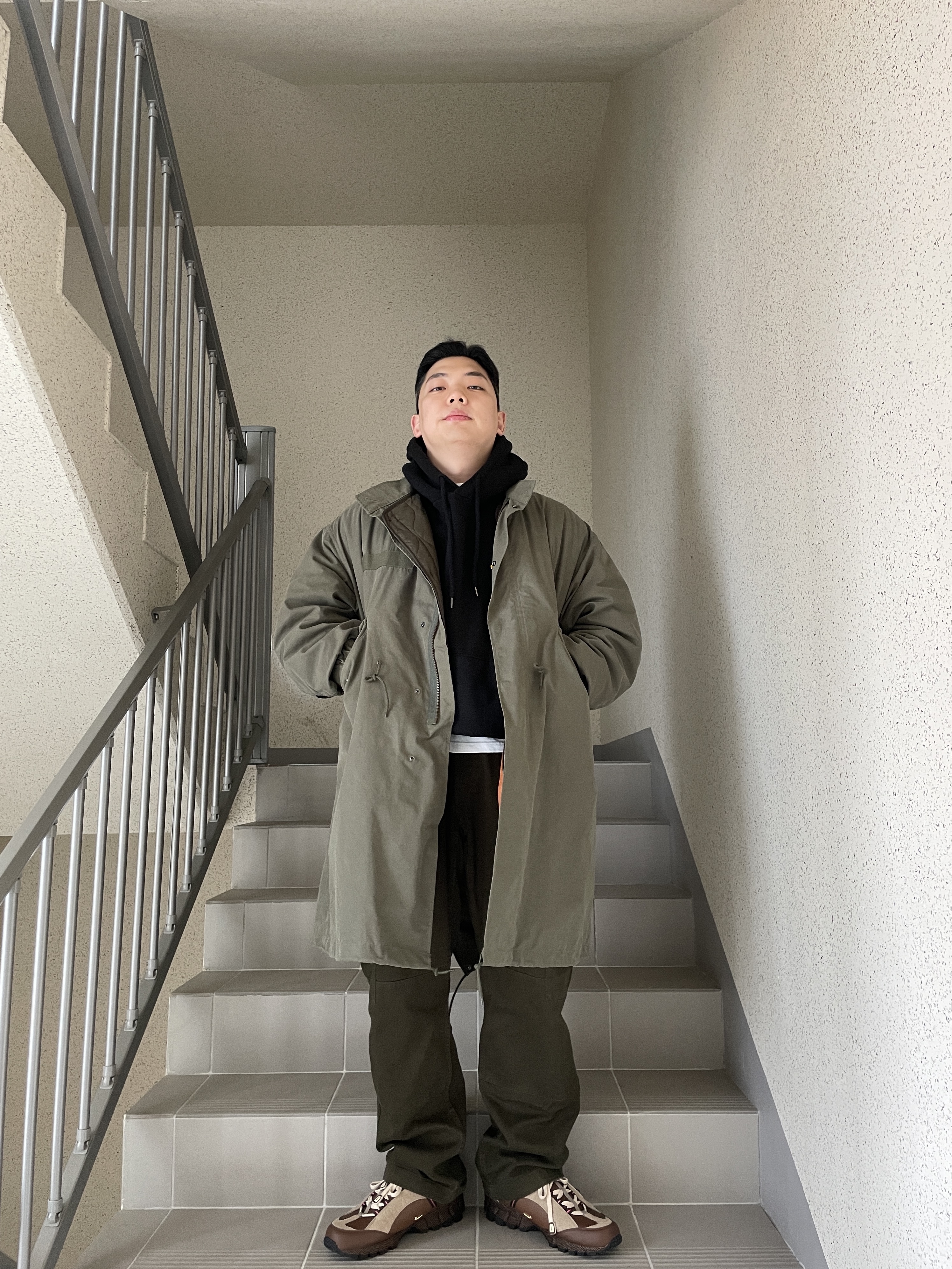 Nike x Jacquemus Air Humara LX Ale Brown and Gold 착용 스타일 - 2
