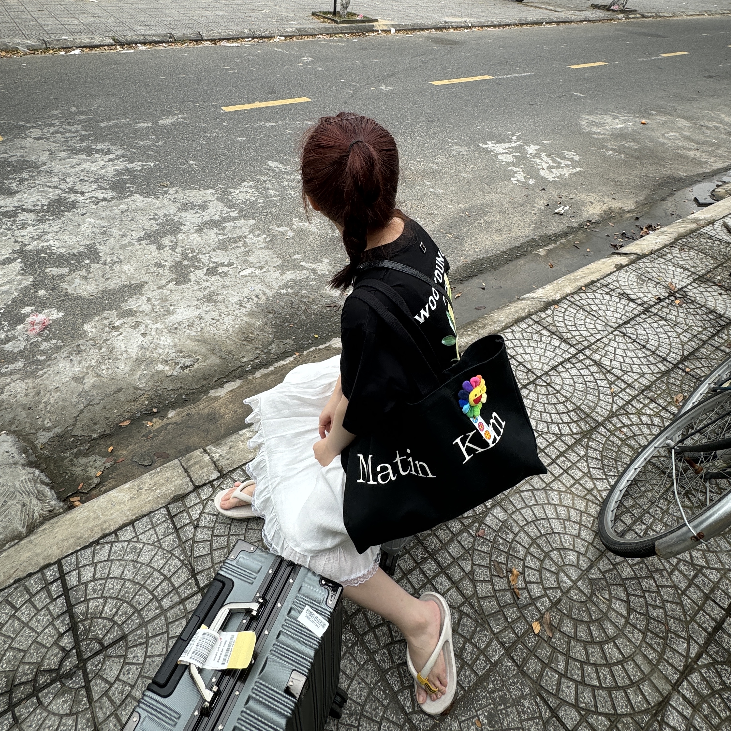 Wooyoungmi Flower Print Back Logo T-Shirt Black - 22SS, Taw&Toe Flip Flop Zerovity Bio Cream 착용 스타일 - 4