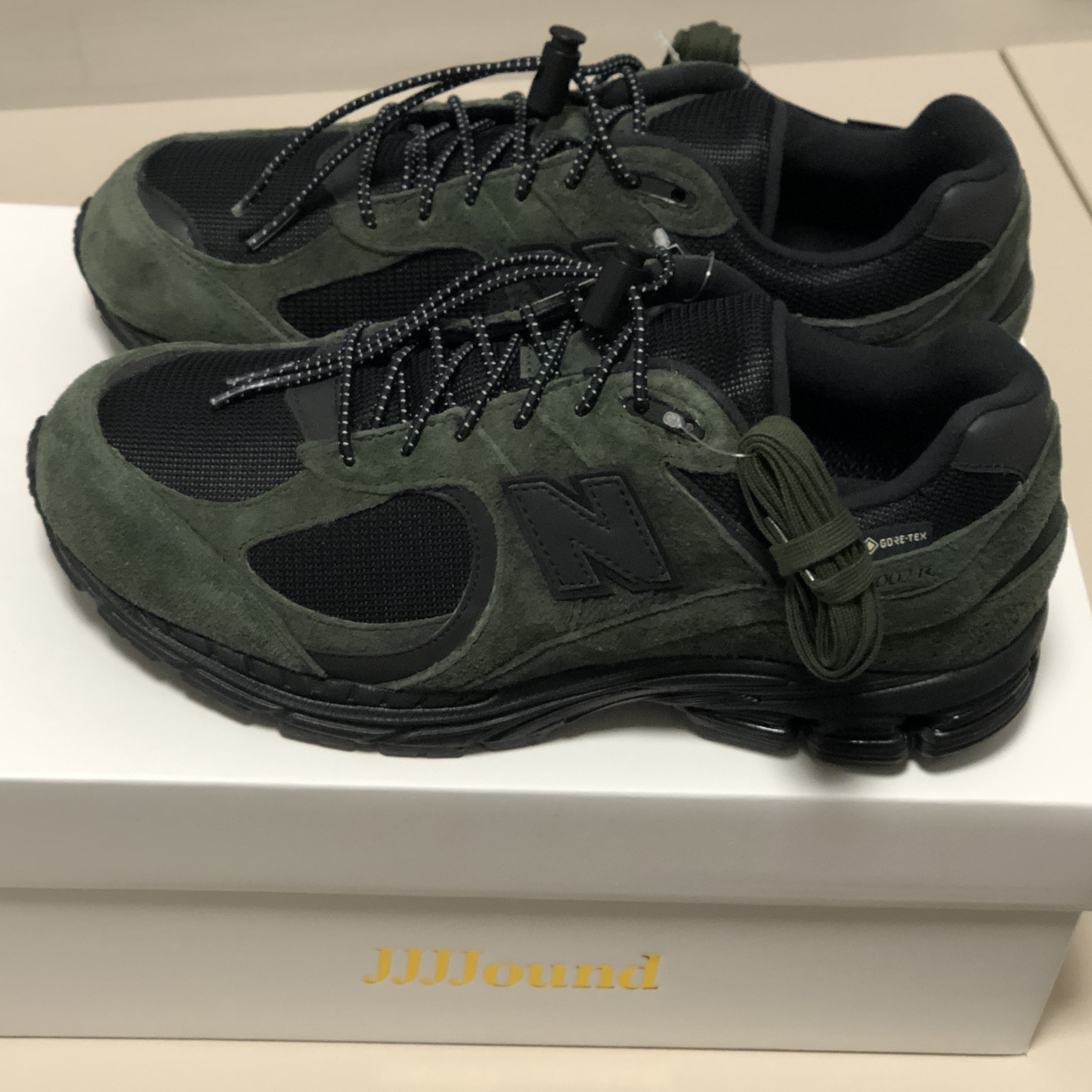 New Balance x JJJJound 2002R Gore-Tex Pine 착용 스타일 - 2