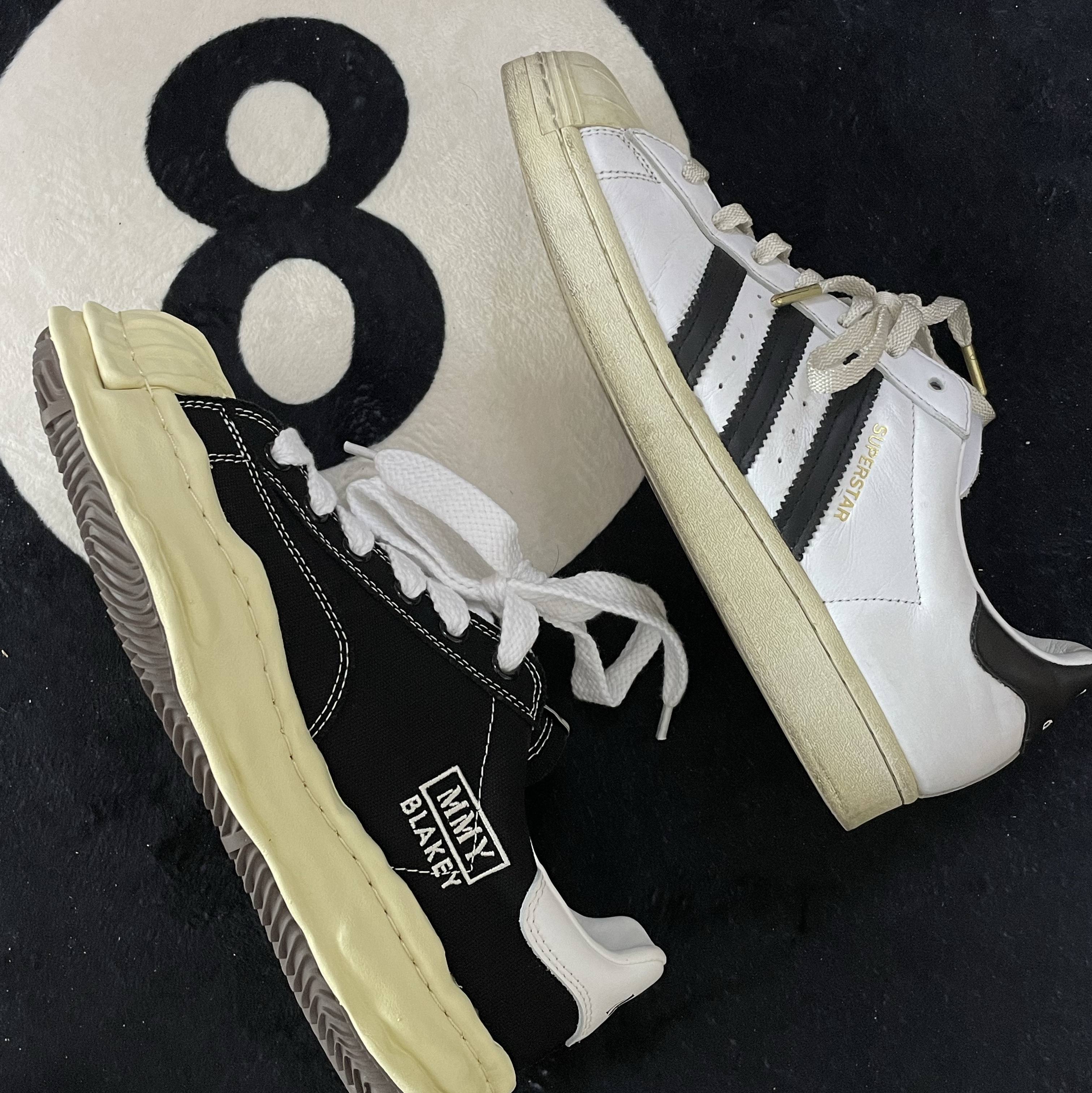 Maison Mihara Yasuhiro Blakey VL OG Sole Canvas Low-top Sneakers Black, Adidas Superstar Premium White Black 착용 스타일 - 1