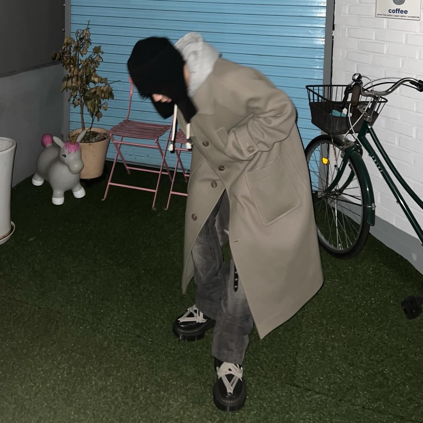 Undermycar Legion.02 Balmacaan Oversized Wool Coat Beige, Dr. Martens x Rick Owens 1460 DMXL Megalace Black 착용 스타일