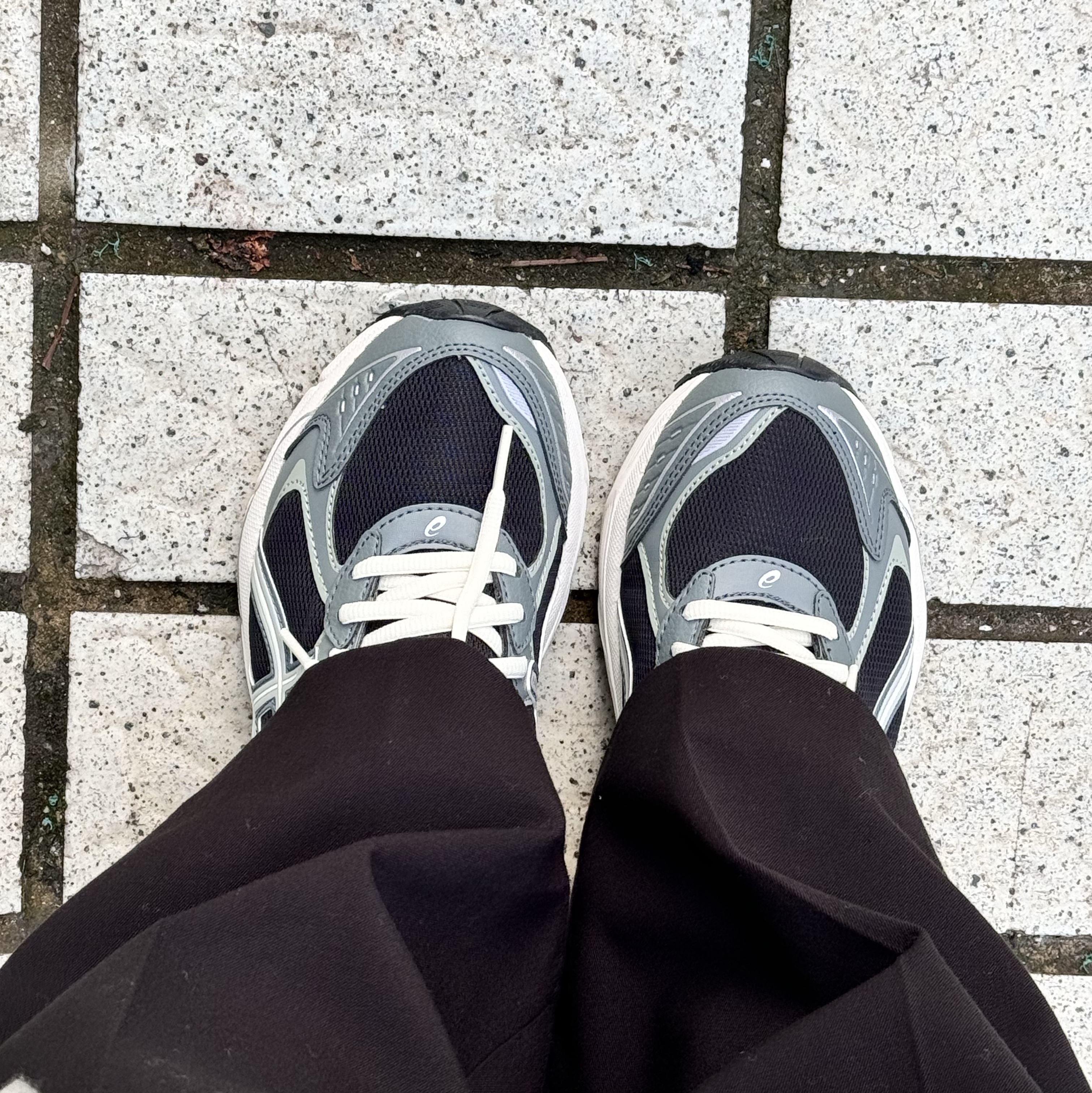 Asics GT-2160 Black Seal Grey 착용 스타일
