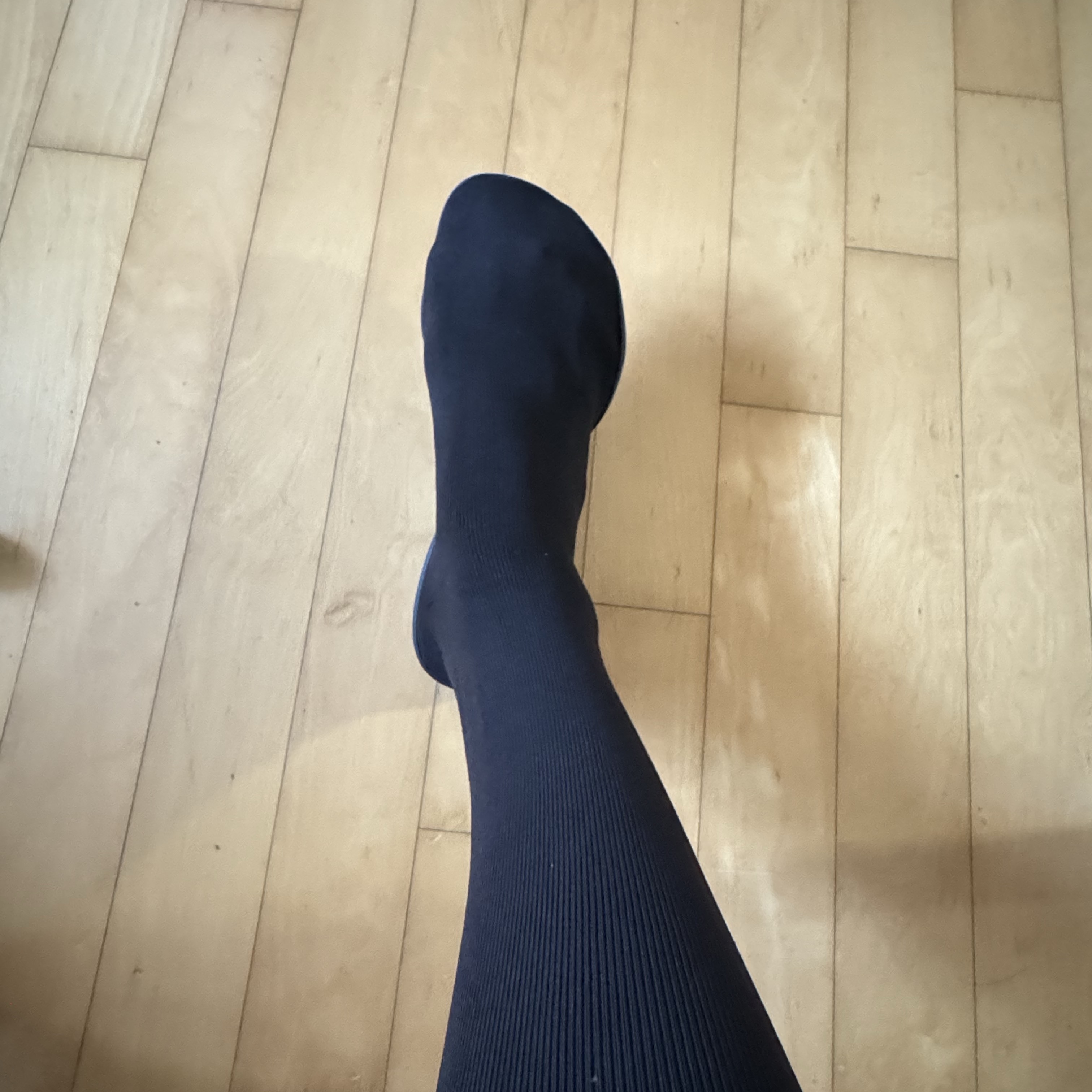 Yeezy YZY Pods Black 착용 스타일
